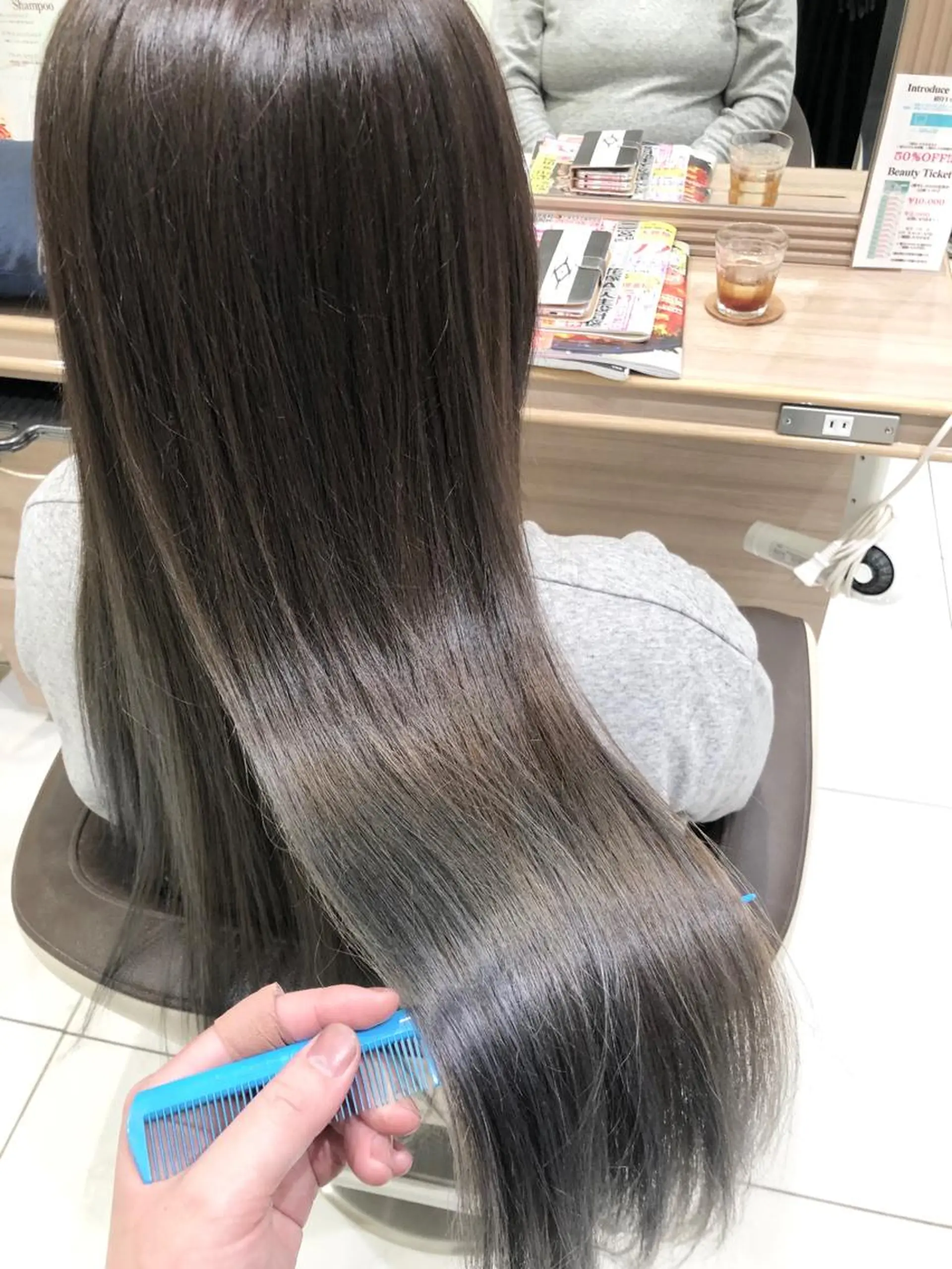ロング カラー 透明感カラー イルミナカラー スターダスト カット ヘアカラー トリートメント 小島 仁美のヘアスタイル