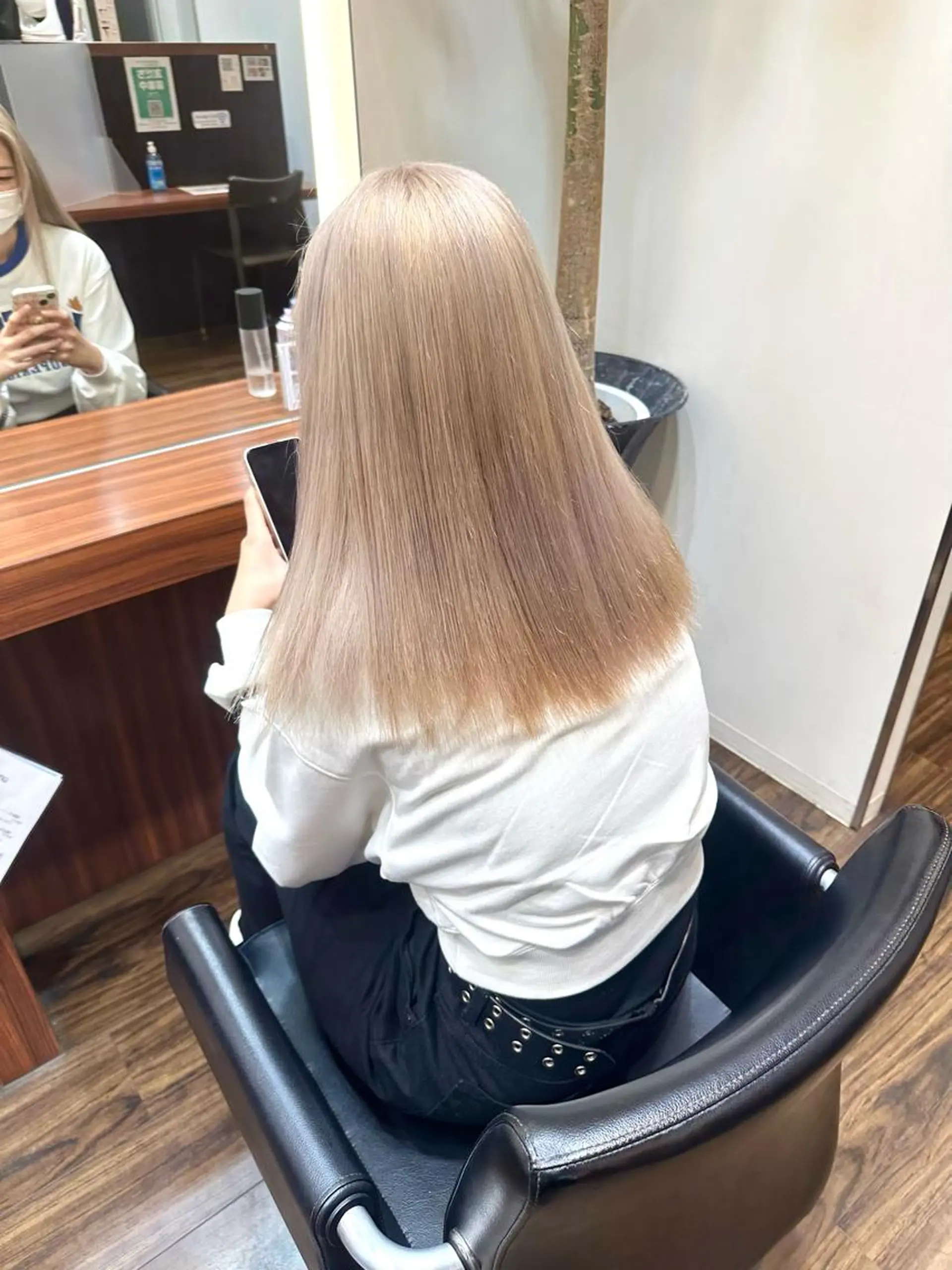 ロング カラー ベージュカラー ブロンド ブロンドベージュ ヘアカラー トリートメント ダメージレスブリーチ HIROSHIのヘアスタイル