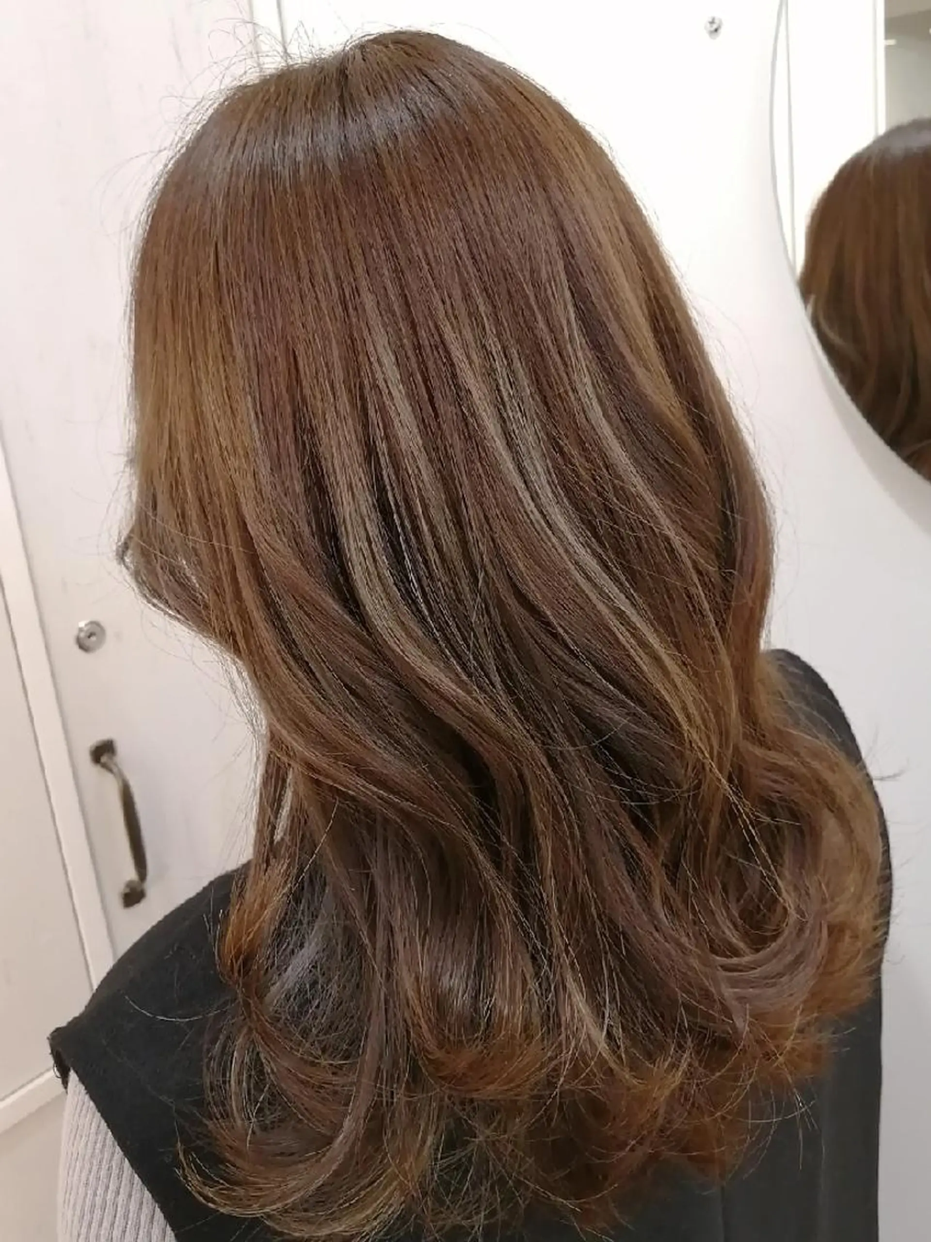 セミロング カラー ✨METEO導入店✨ 髪質改善×縮毛矯正のヘアスタイル