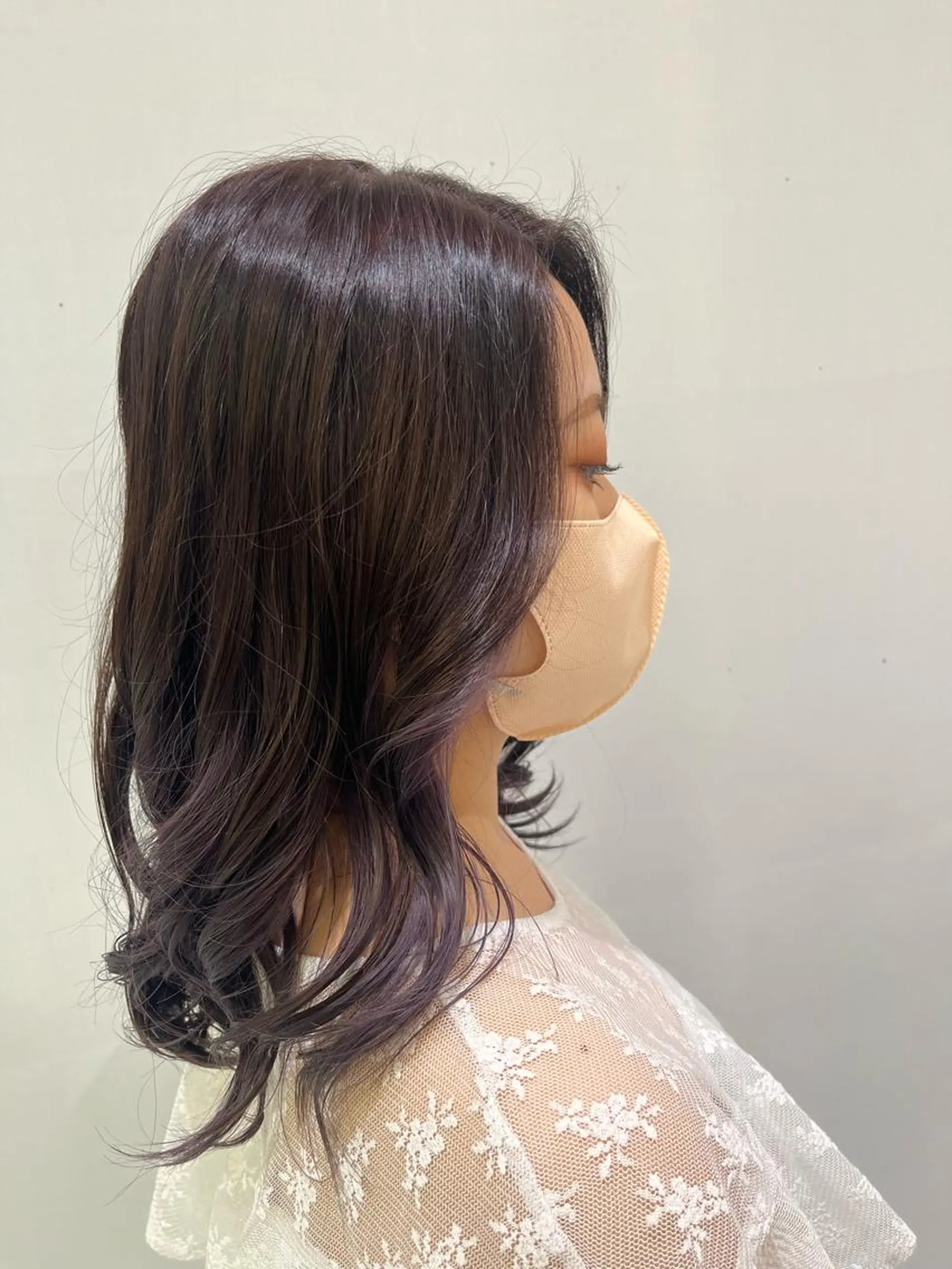 カラー インナーカラー ラベンダーカラー 伊佐 愛のヘアスタイル