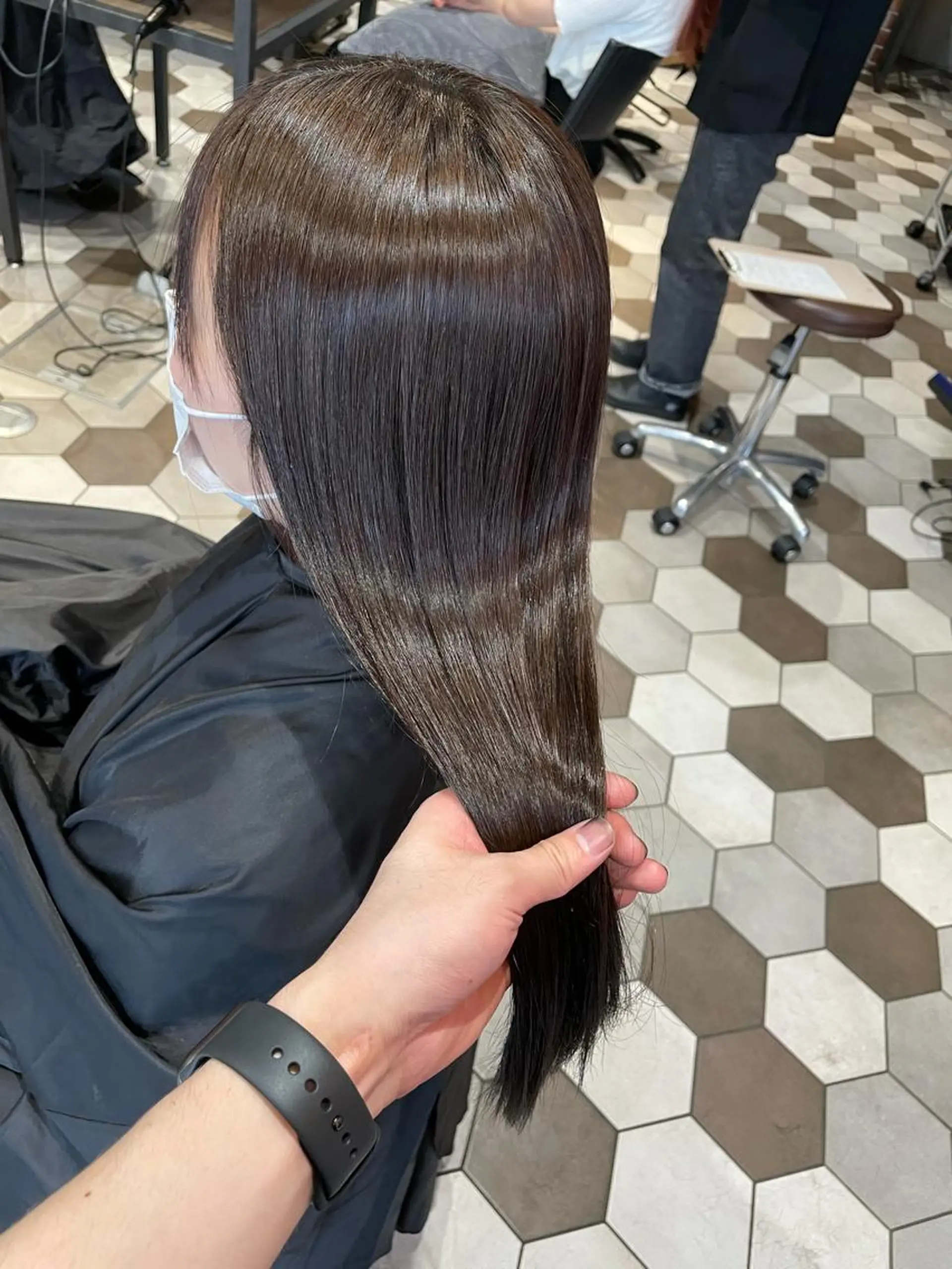 セミロング 髪質改善、縮毛矯正 酸性縮毛矯正のヘアスタイル