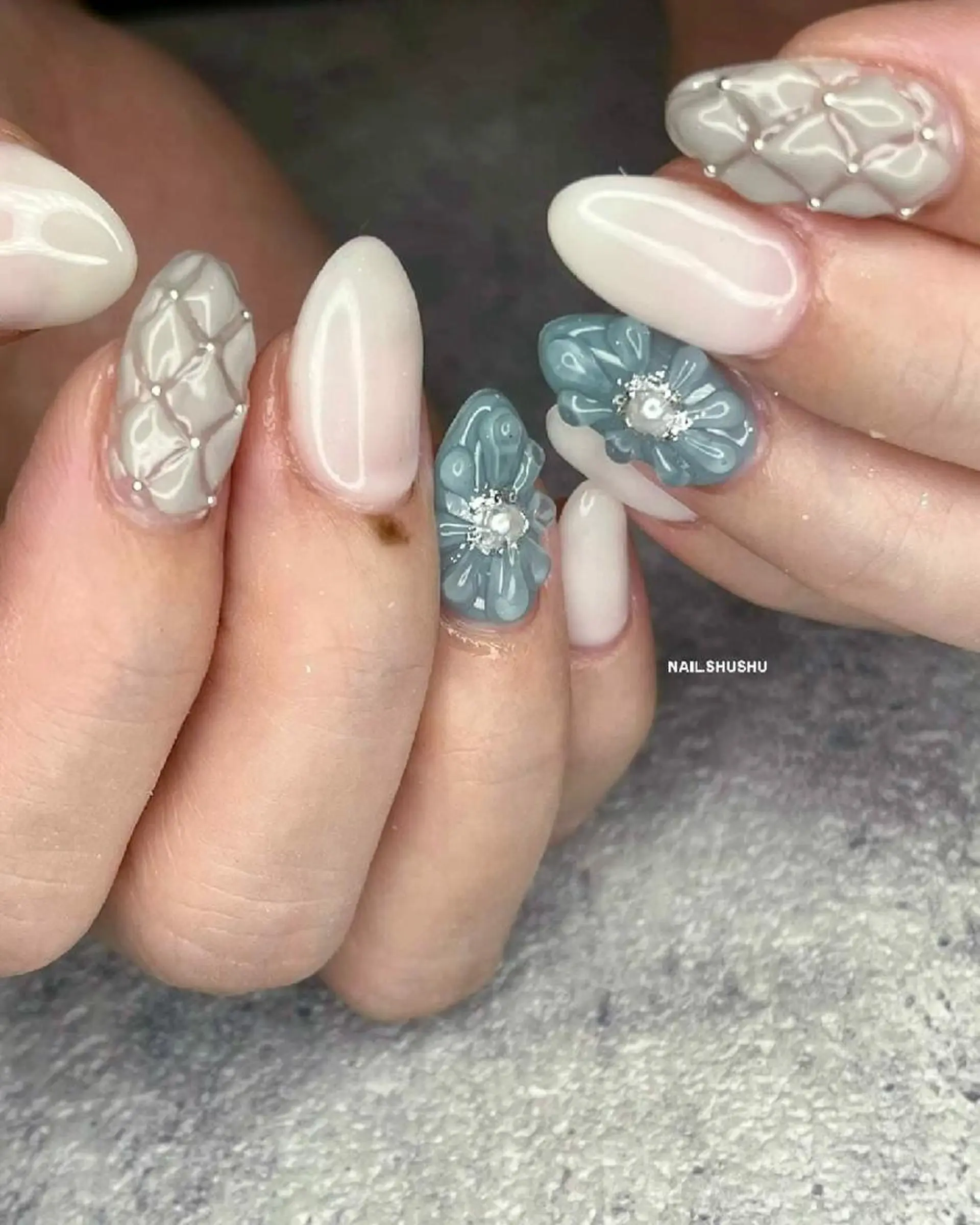 ネイル アートネイル 韓国ネイル 持ち込み ニュアンスネイル シンプルネイル 3dパーツ/流行り 👧shushu❤️のネイルデザイン