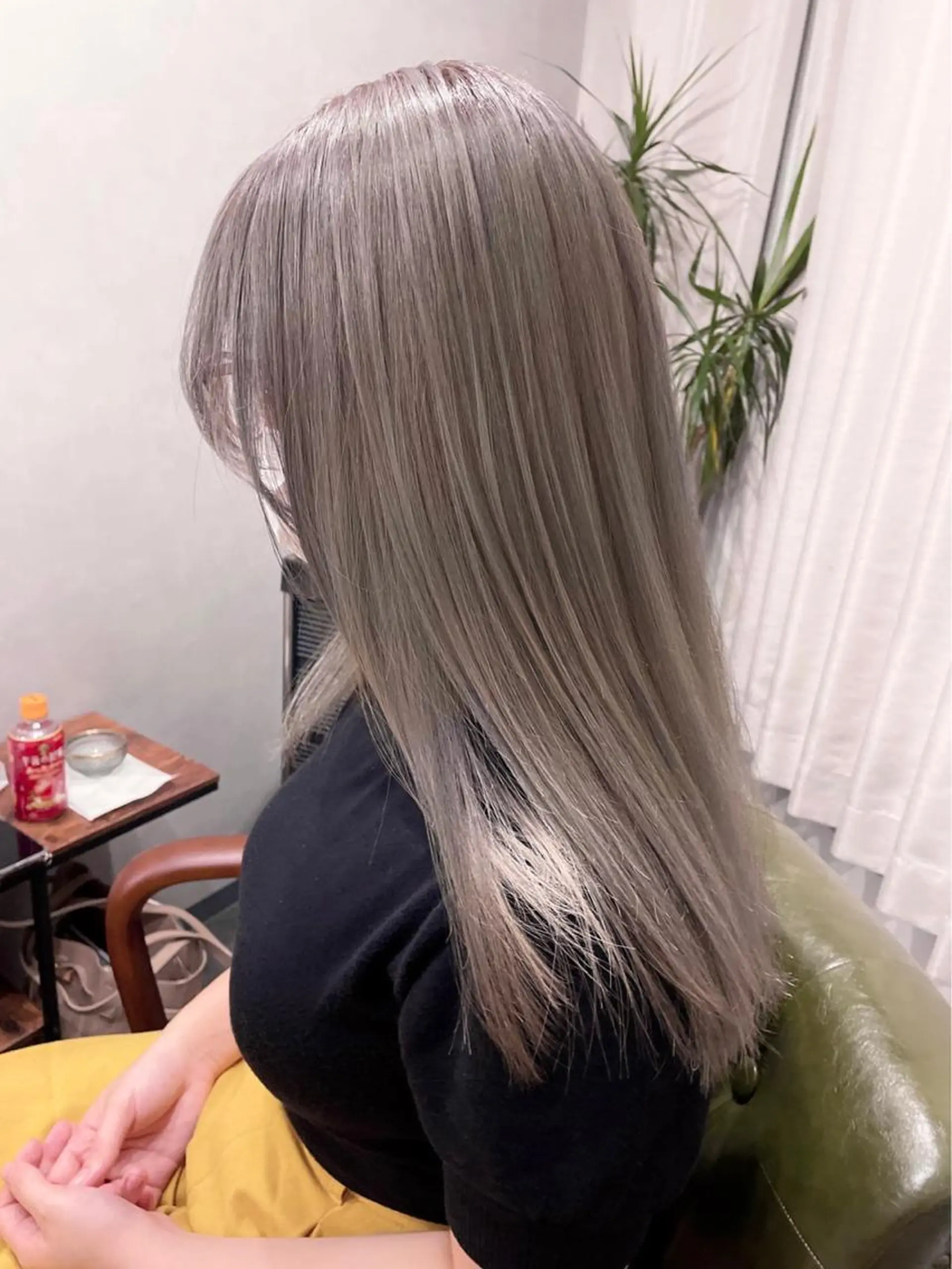 セミロング ヘアカラー 中村 友美のヘアスタイル