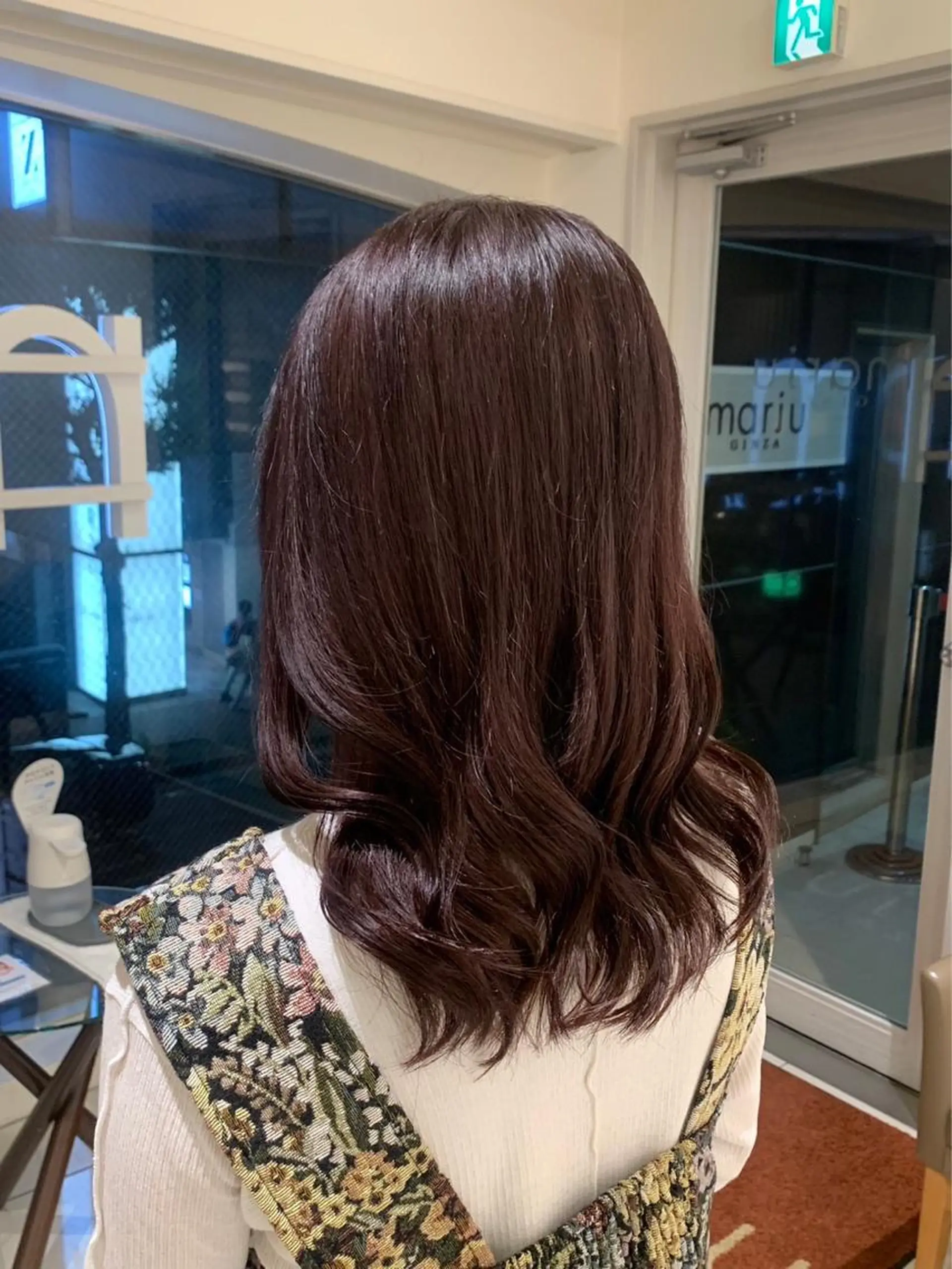 セミロング カラー ヘアアレンジ タイトボブ個性派カラ ーAKANEのヘアスタイル