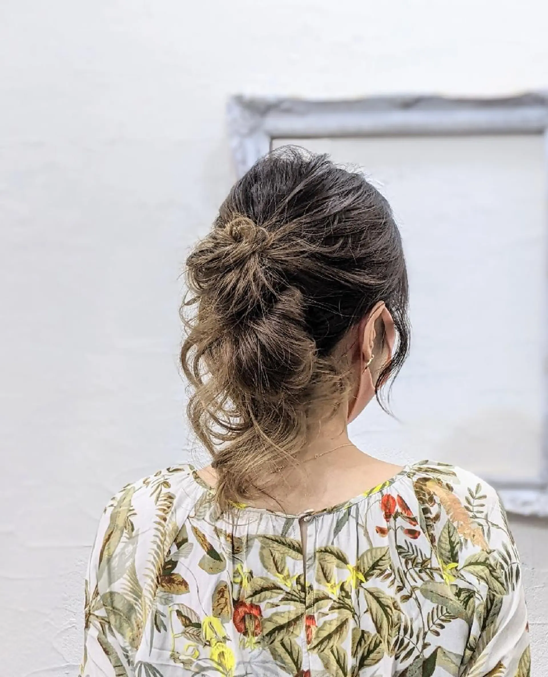 セミロング ヘアアレンジ お団子ヘア HIKARI＠ Ruheplatzのヘアスタイル