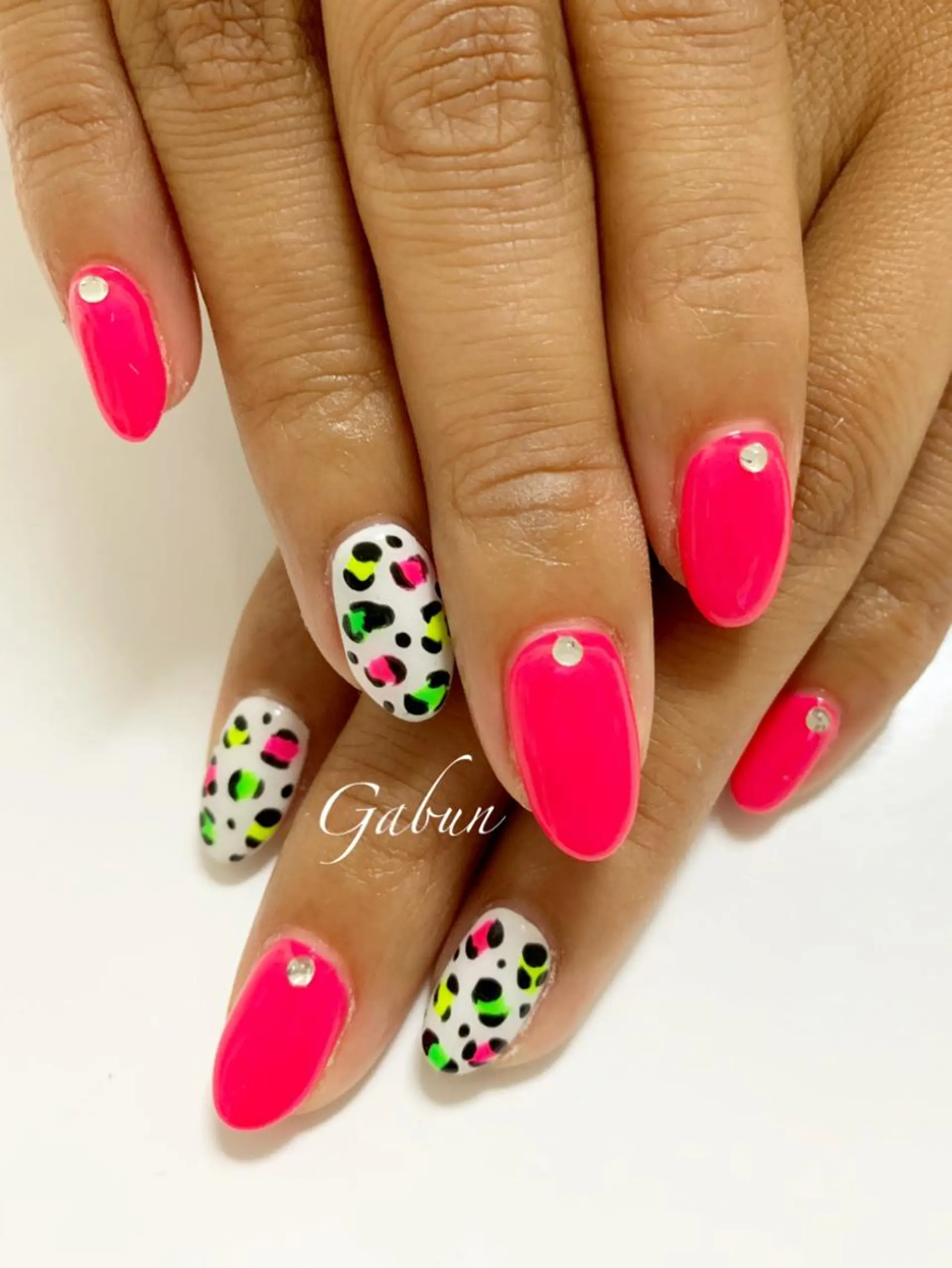 ミディアム LOTUS ネイルサロンのネイルデザイン