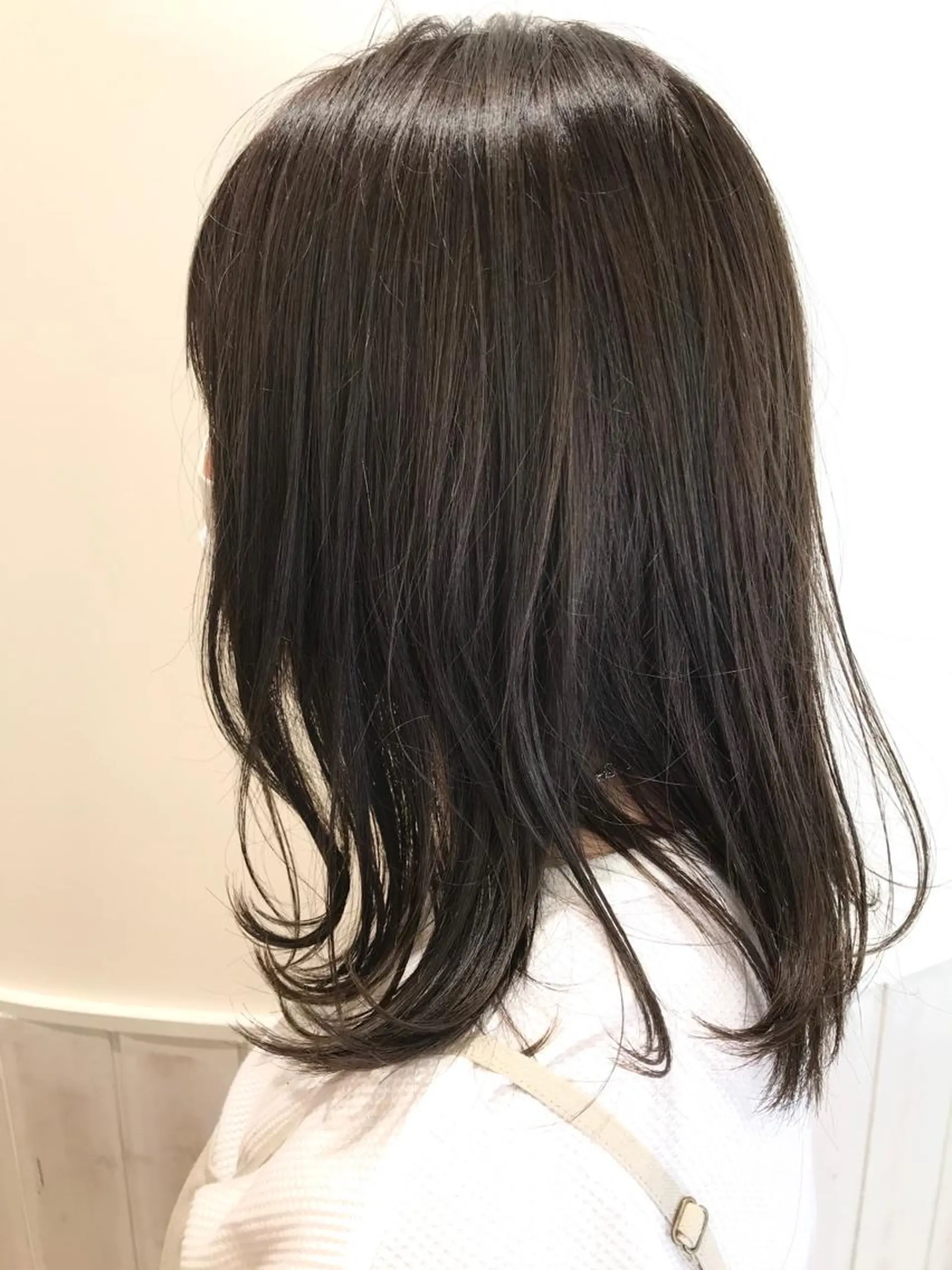 セミロング カラー にしだ まりえのヘアスタイル
