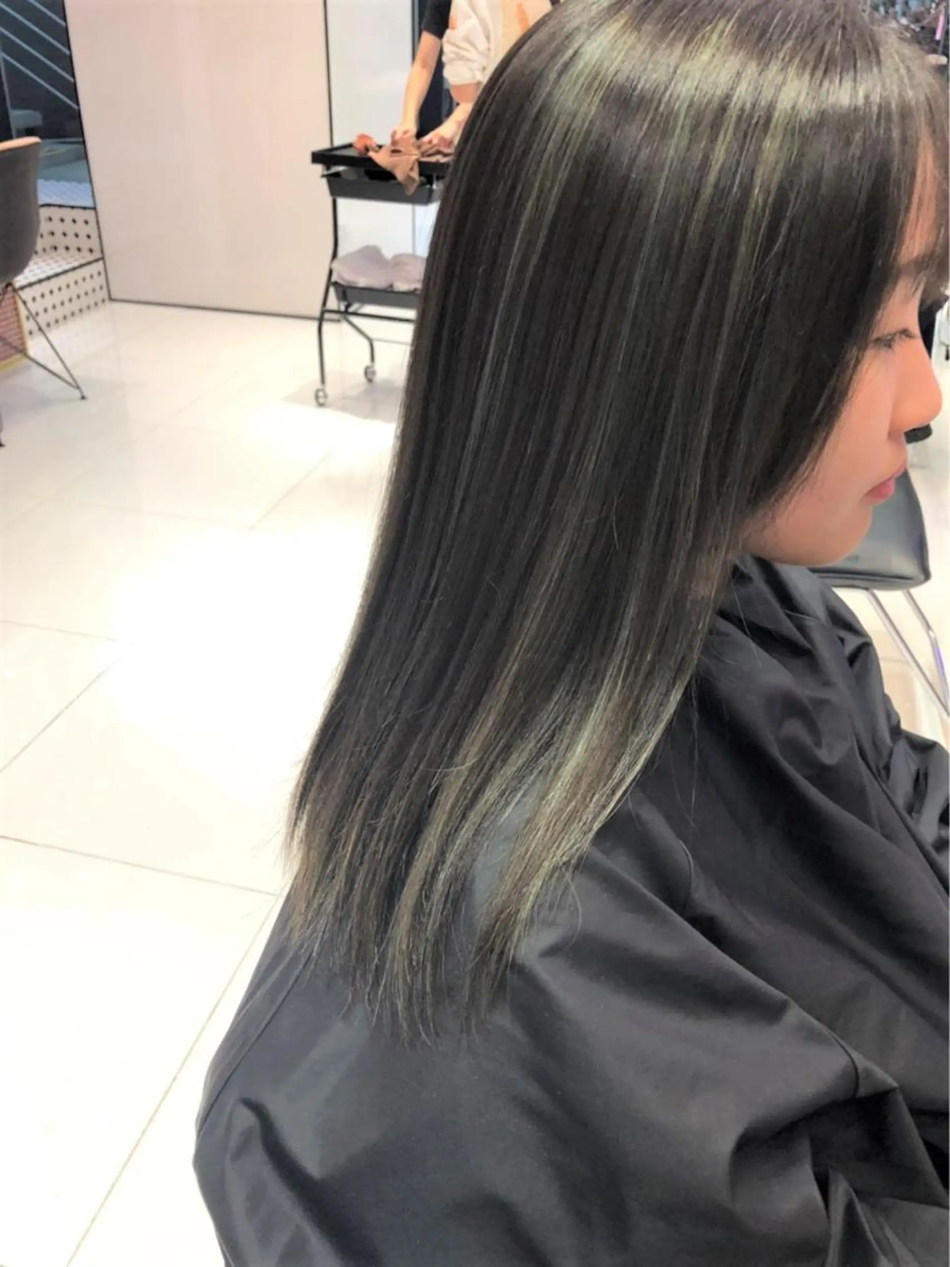 ロング カラー ハイライトカラー ハイライト カット ヘアカラー 相川 愛実のヘアスタイル