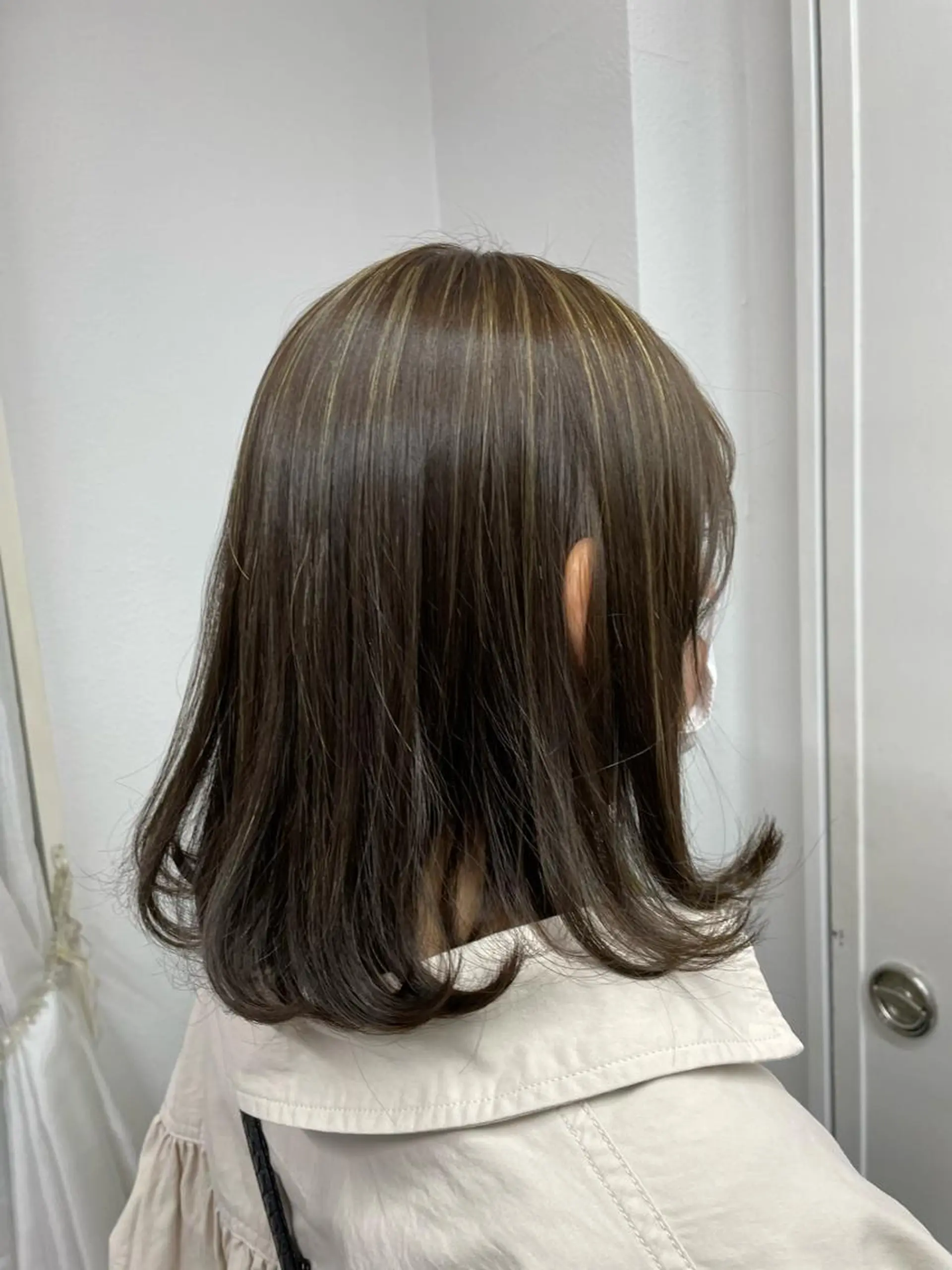 ミディアム カラー ベージュカラー オリーブベージュ 江里口 愛のヘアスタイル