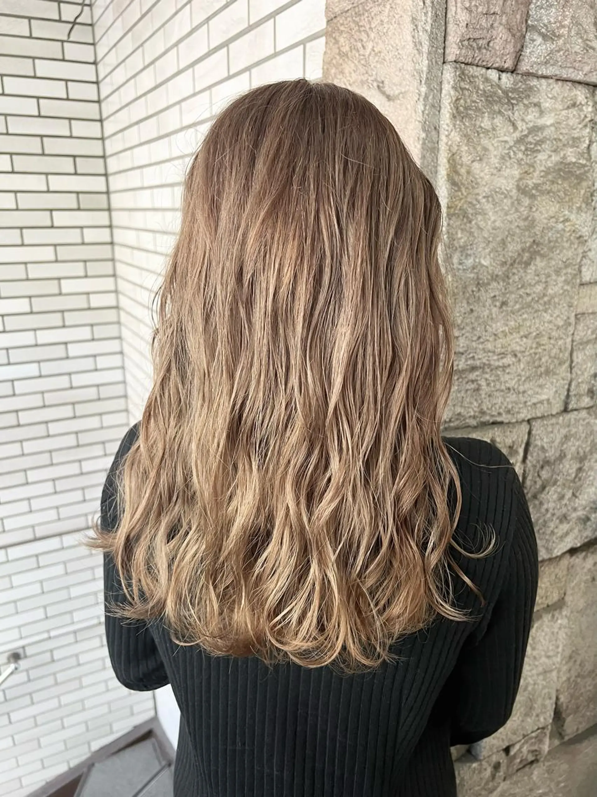 セミロング カラー 蓮見  友里のヘアスタイル