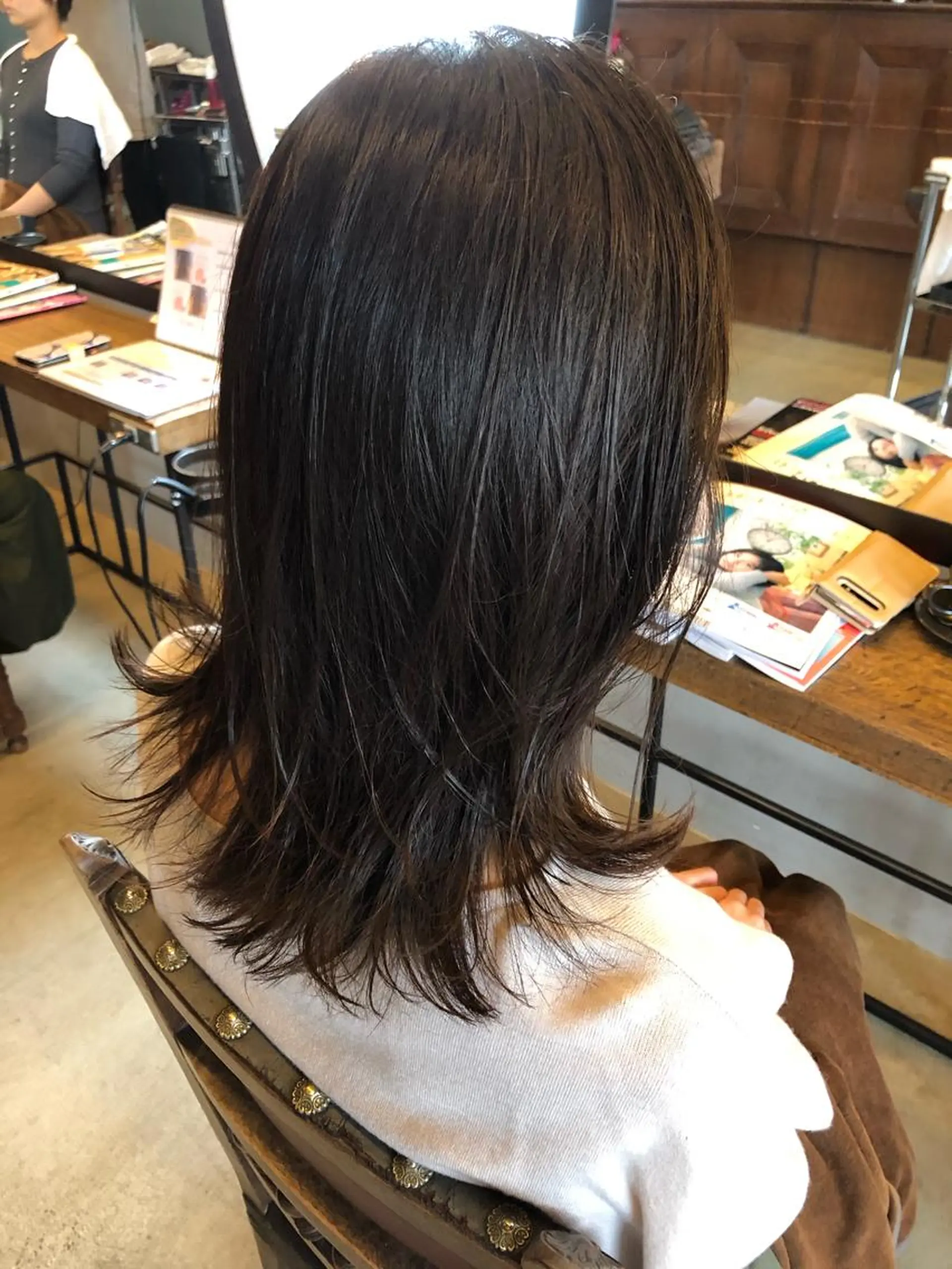 ミディアム カラー カット 相原 美咲のヘアスタイル