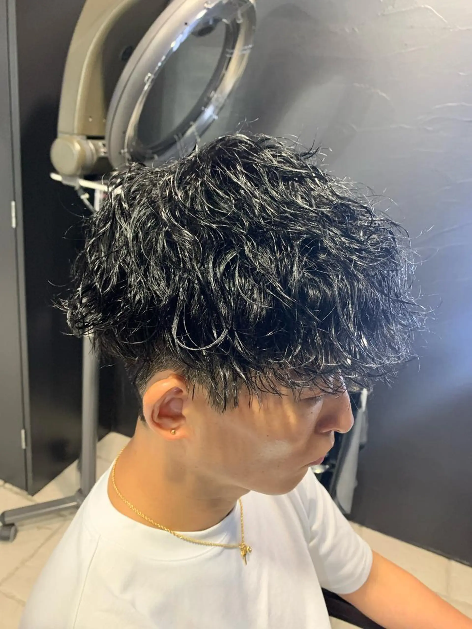 ミディアム メンズ ミディアムパーマ センターパート メンズハイライト メンズ韓国風 マッシュ カット パーマ ヘアセット メンズパーマ/難波/ 心斎橋　室園亮佑のヘアスタイル