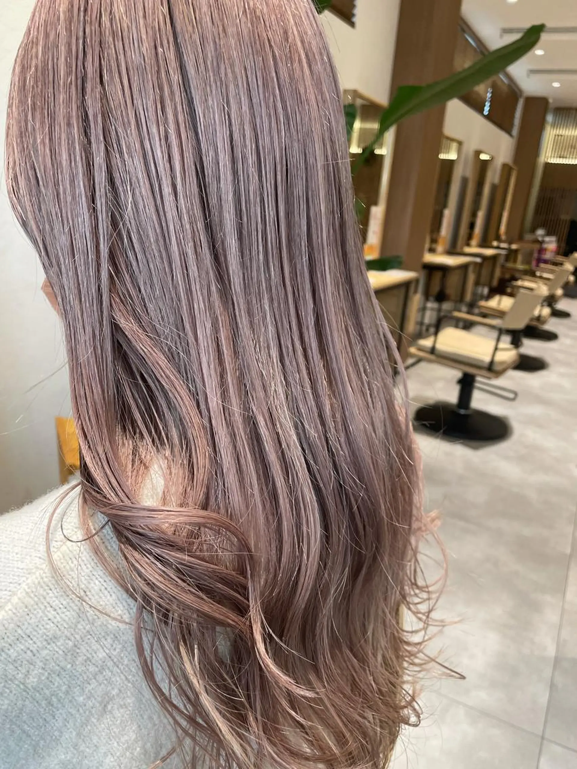 ロング カラー ベージュカラー ブリーチ ピンクカラー ピンクベージュ ヘアカラー 高木 櫻のヘアスタイル