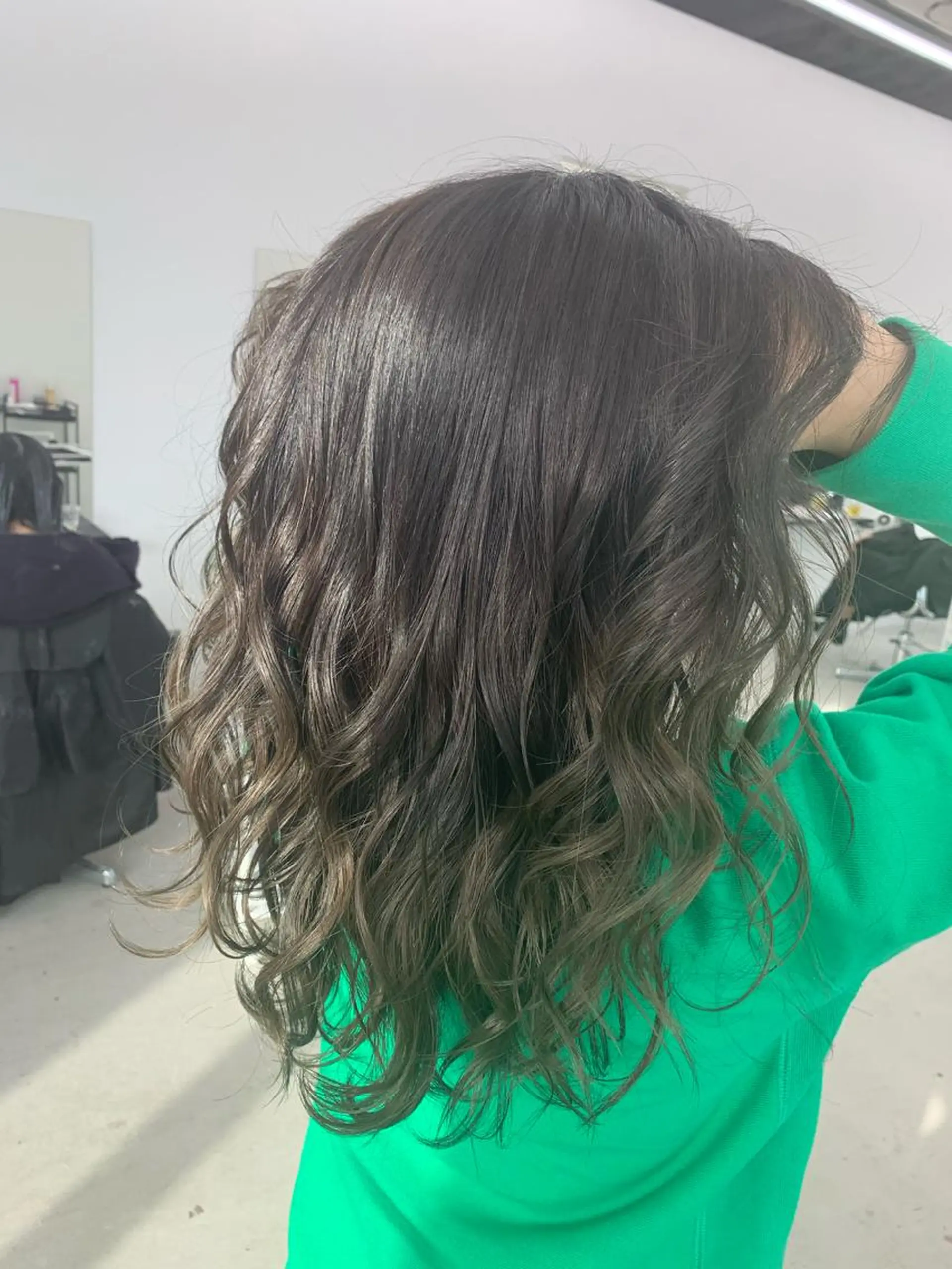 カラー ベージュカラー グラデーションカラー オリーブベージュ 中川 来紀のヘアスタイル