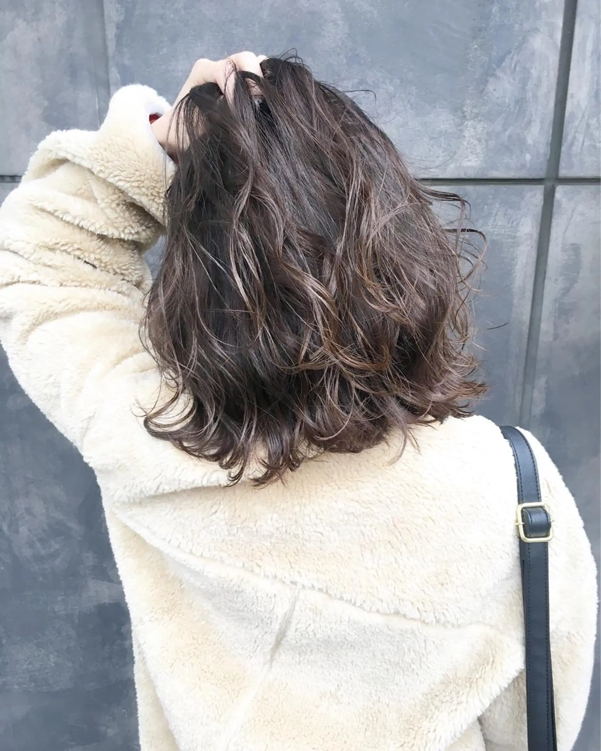 ミディアム カラー グレージュ ハイライトカラー ハイライト レイヤーカット BLend 渋谷のヘアスタイル