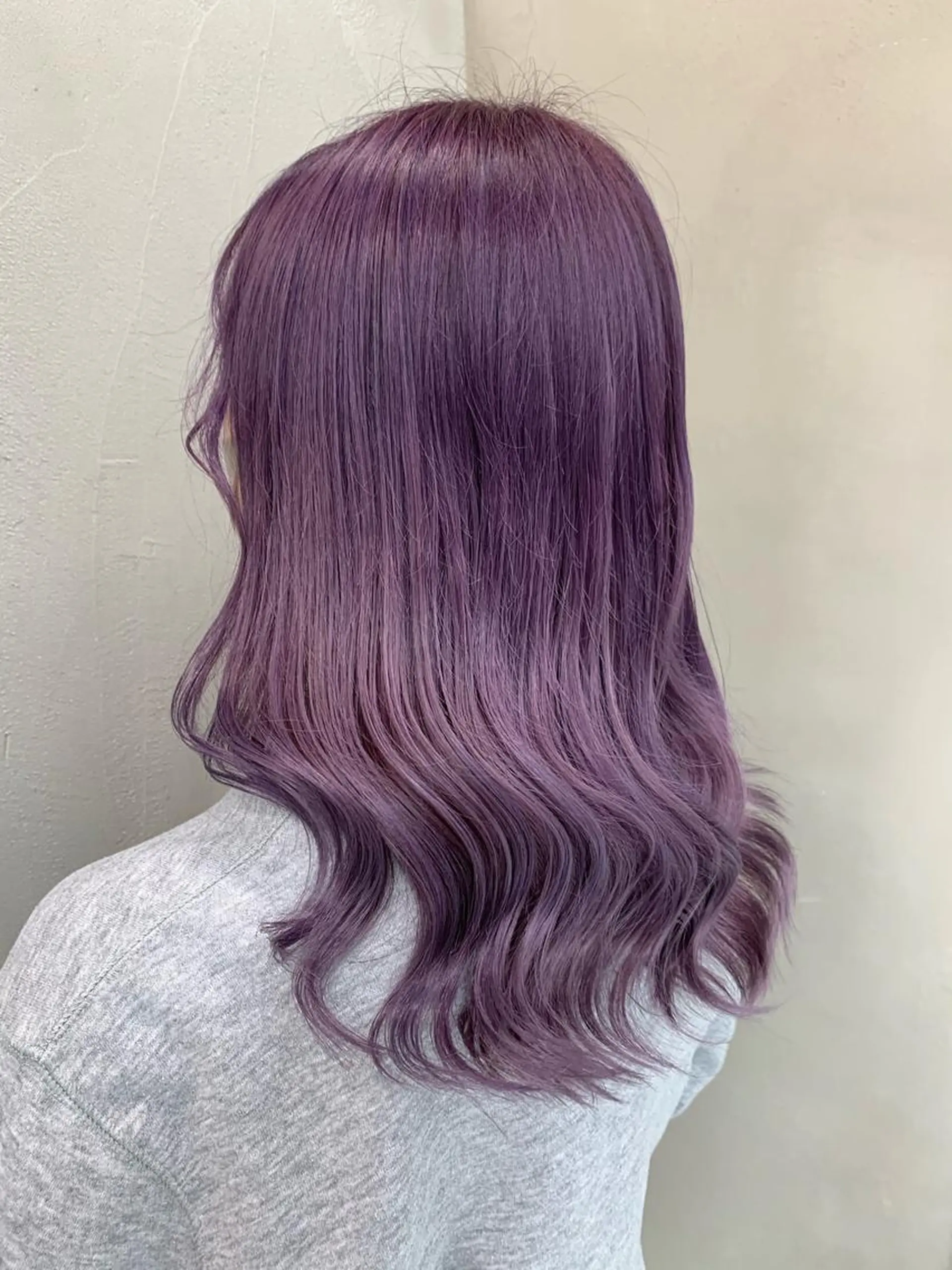 ミディアム カラー ヘアアレンジ ラベンダーカラー ピンクカラー ヘアカラー トリートメント ヘアセット RYOSUKE ハイトーンのヘアスタイル