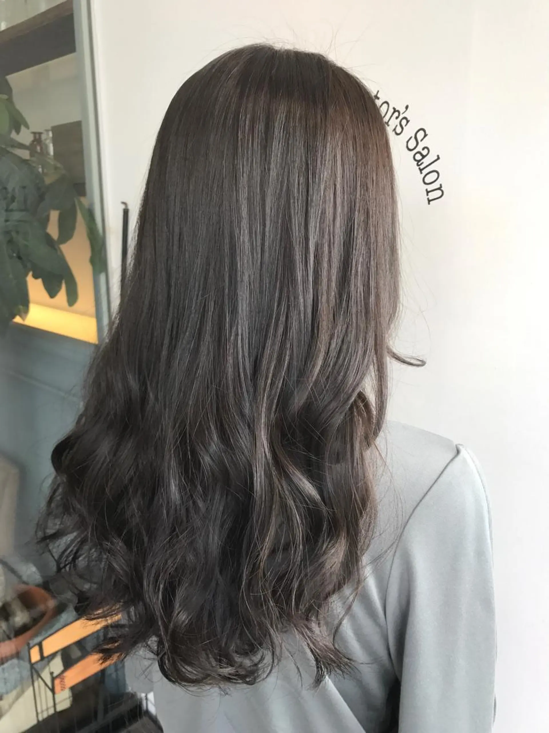 セミロング カラー グレージュ ひろせ かなのヘアスタイル