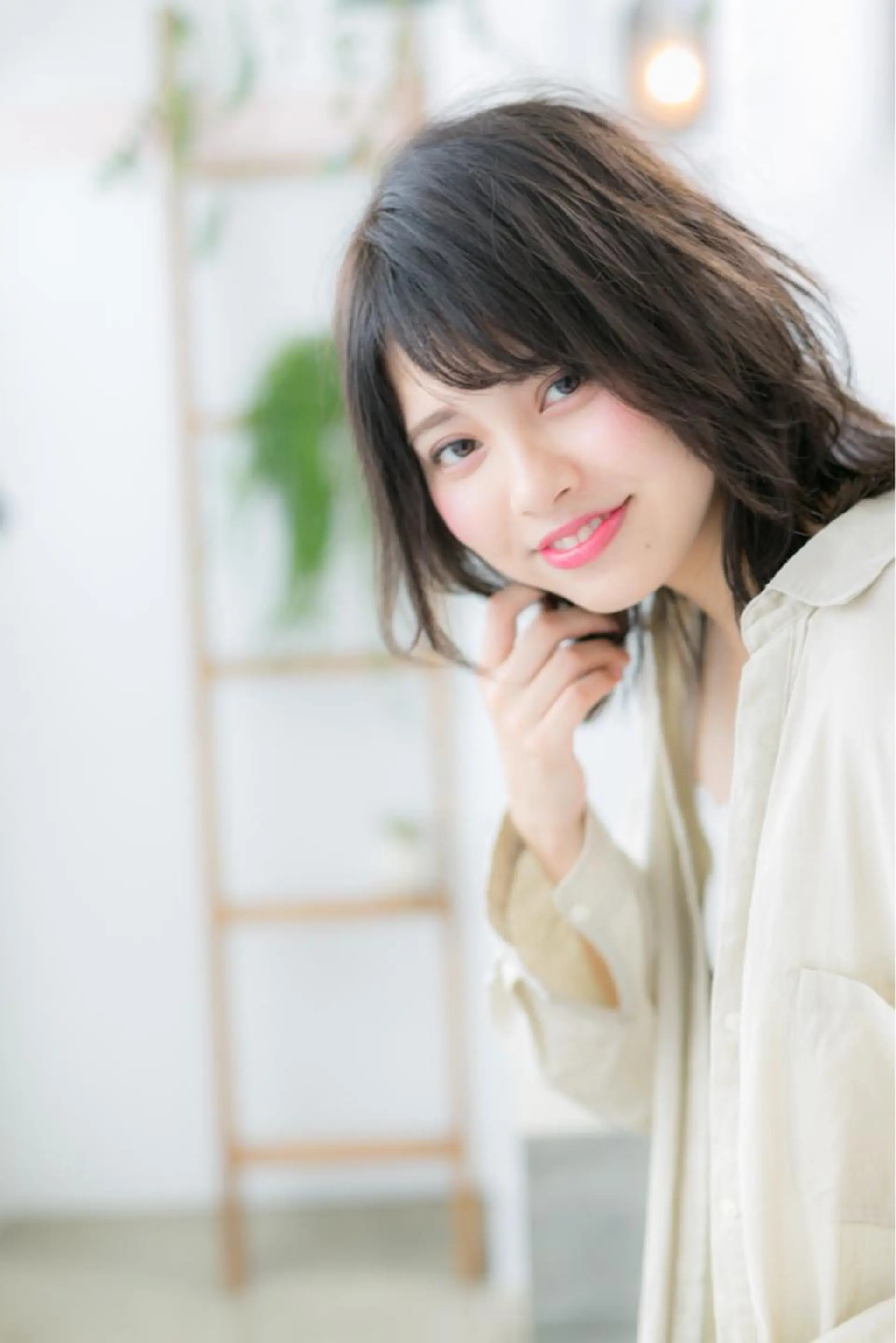 ミディアム カラー 透明感カラー トップ スタイリストのヘアスタイル