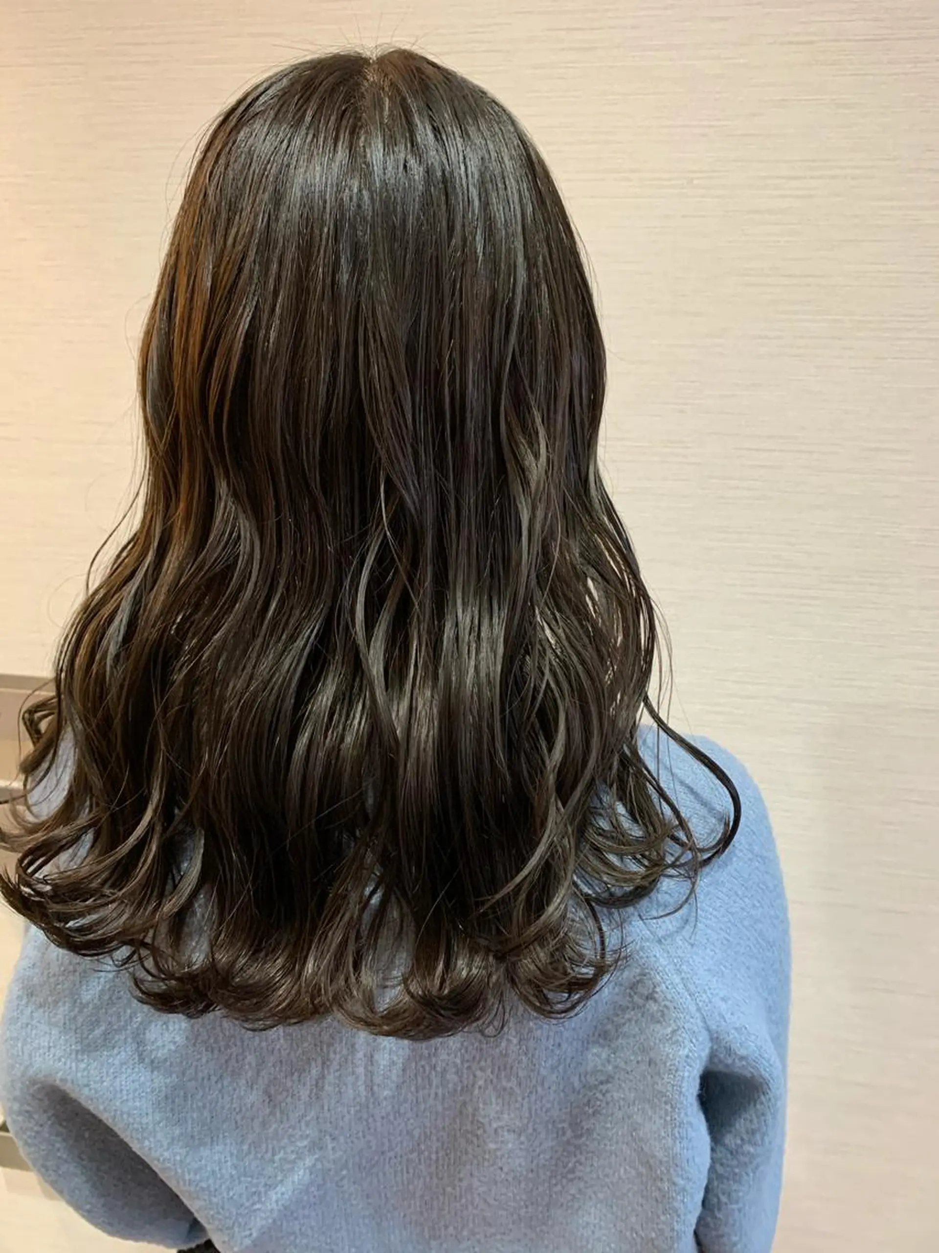 セミロング カラー 蓮見  友里のヘアスタイル