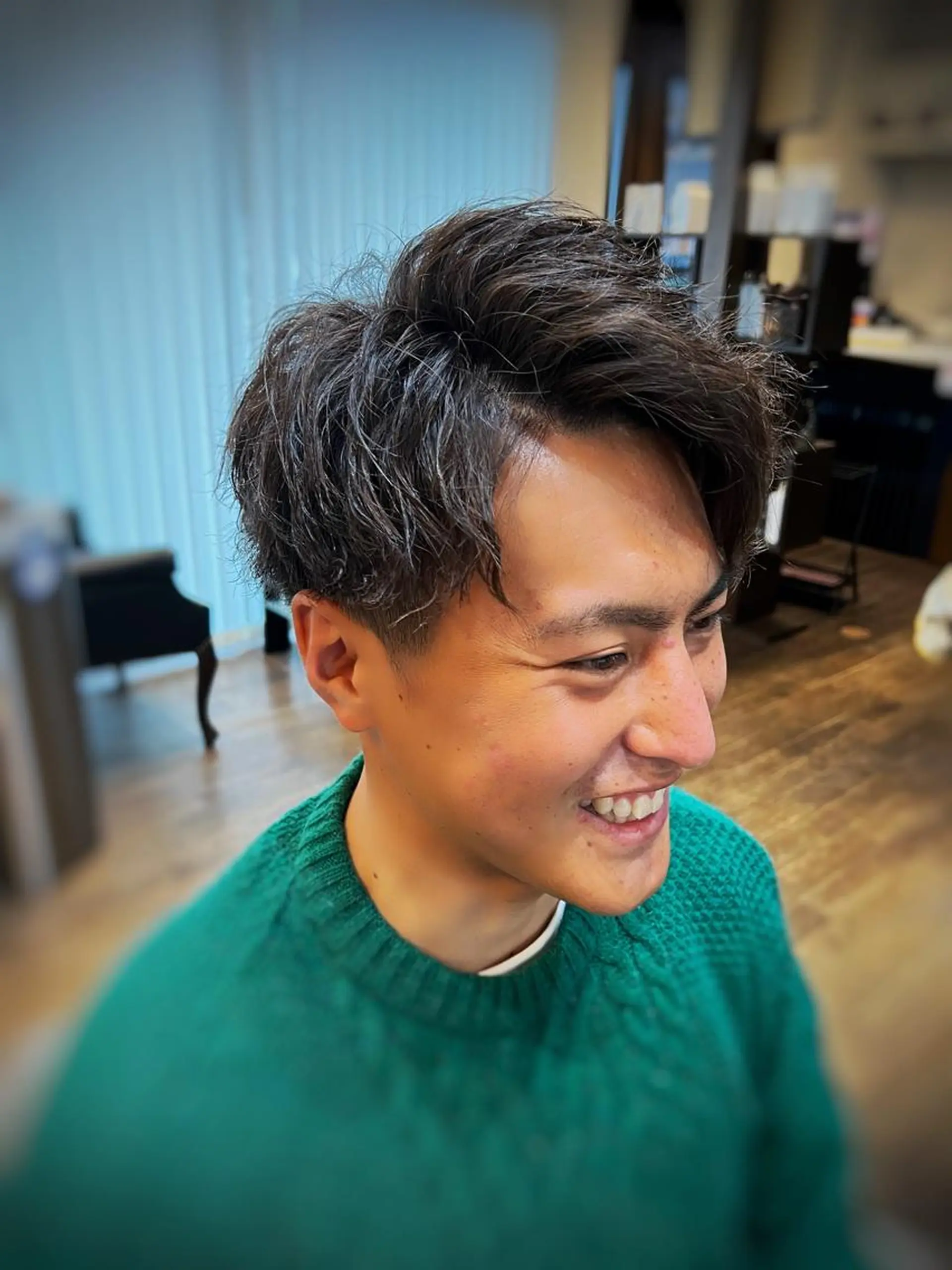 ショート パーマ メンズ メンズパーマ メンズツイストパーマ ツイストパーマ 二本木 秀成のヘアスタイル