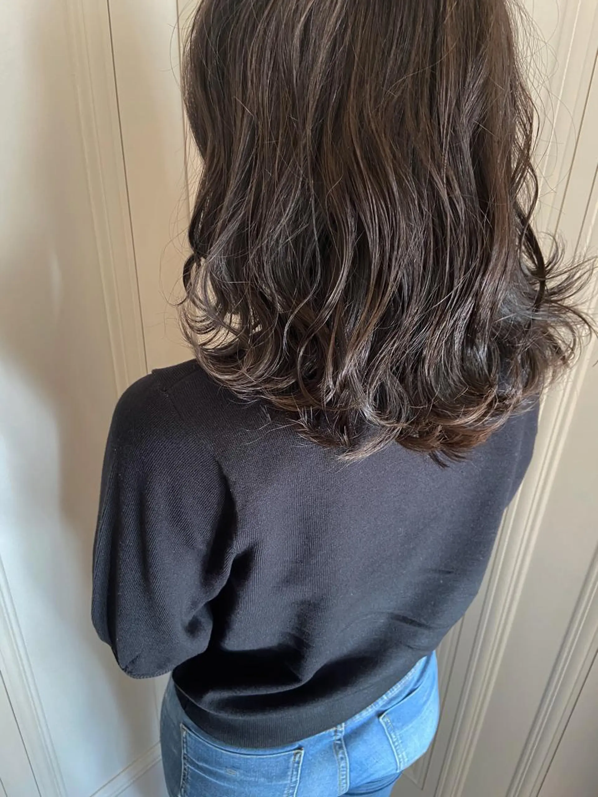 ミディアム 峯 志帆のヘアスタイル