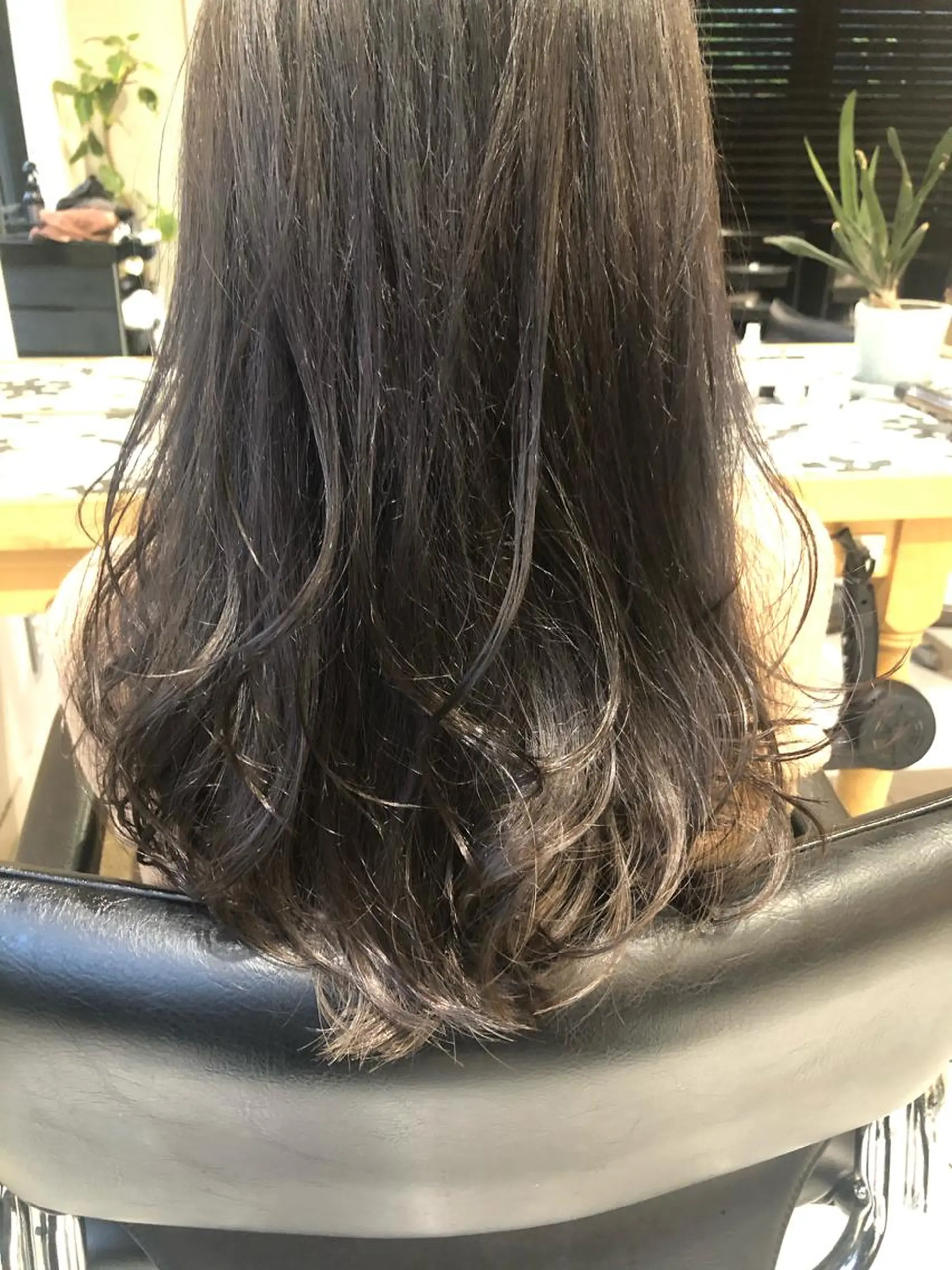 ロング カラー ブリーチ ブルーカラー 透明感カラー グレージュ ハイライトカラー ミヤギ リュウキのヘアスタイル