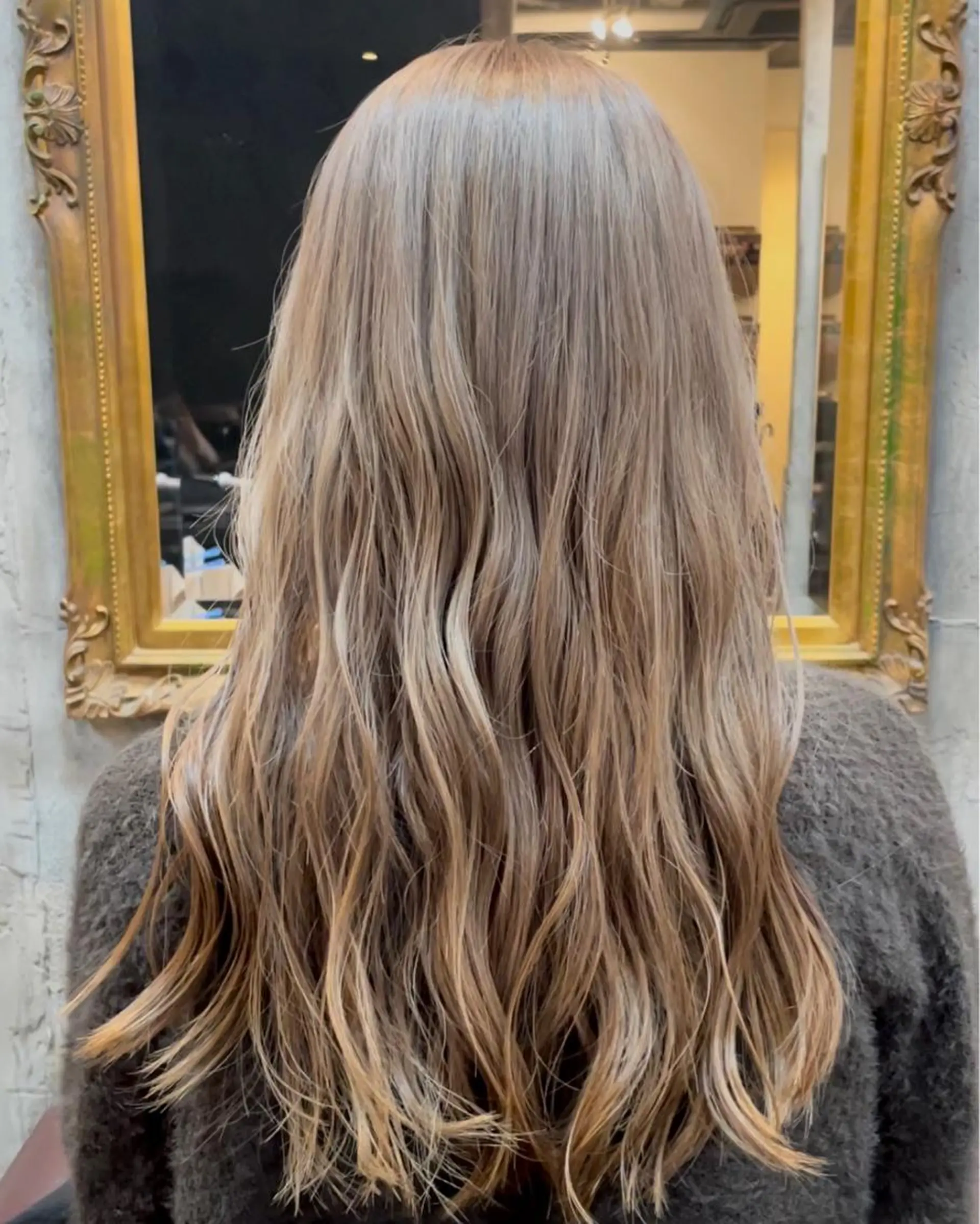 カラー ヨシダ ジュンのヘアスタイル