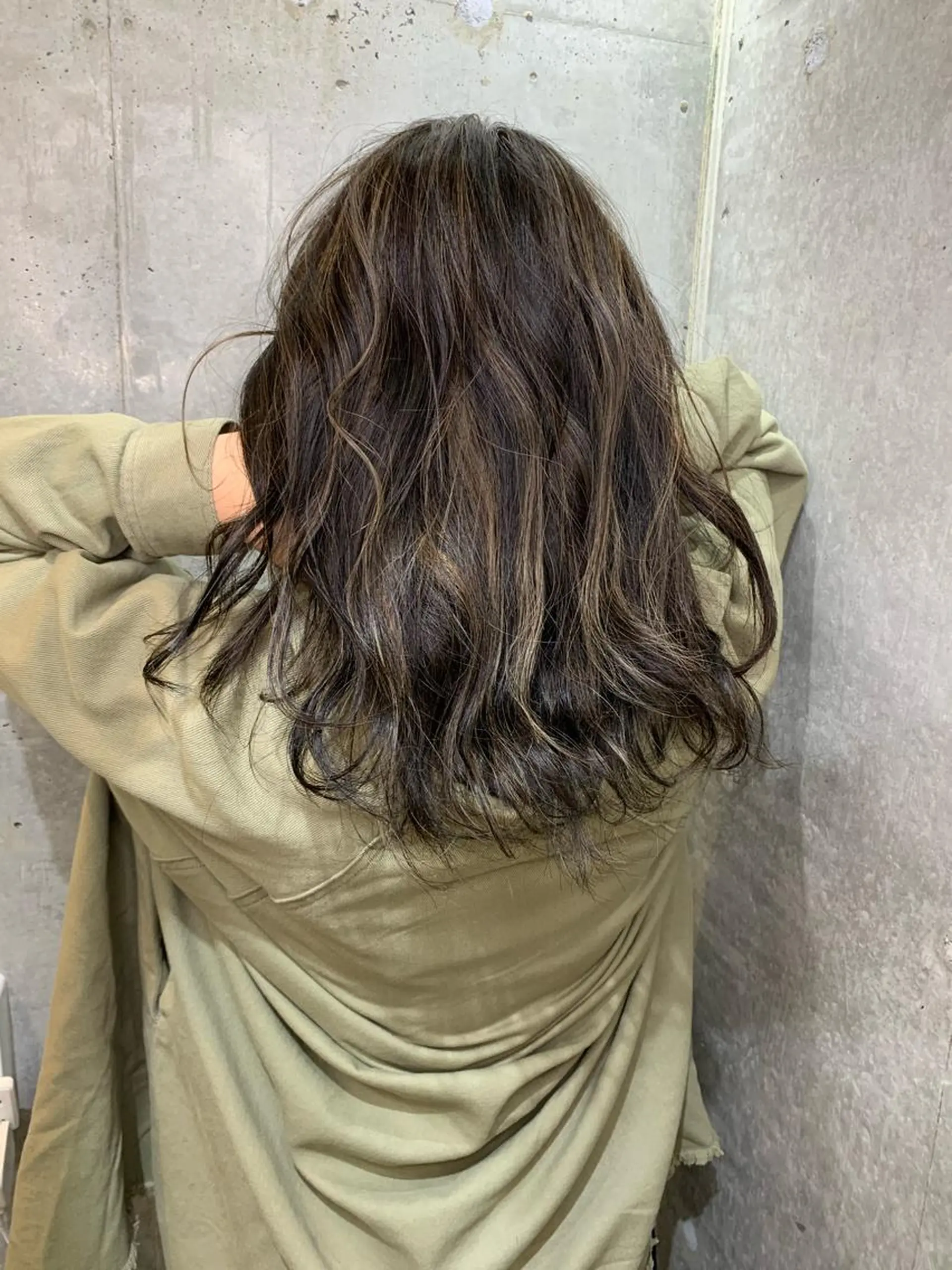 セミロング カラー 安達 俊亮のヘアスタイル