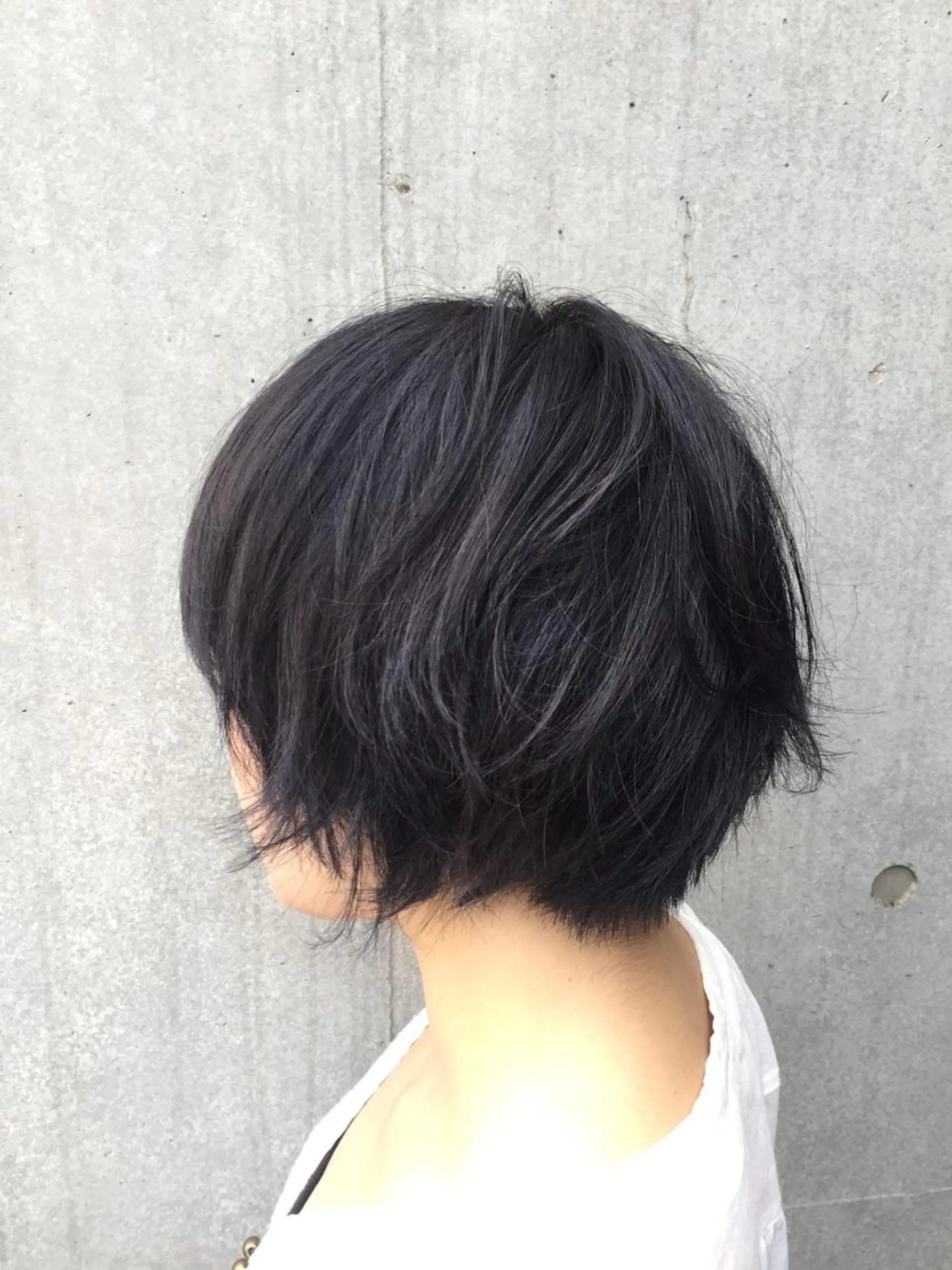 ショート カラー 黒髪 ブルーカラー ブルーブラック 元重 宣博のヘアスタイル