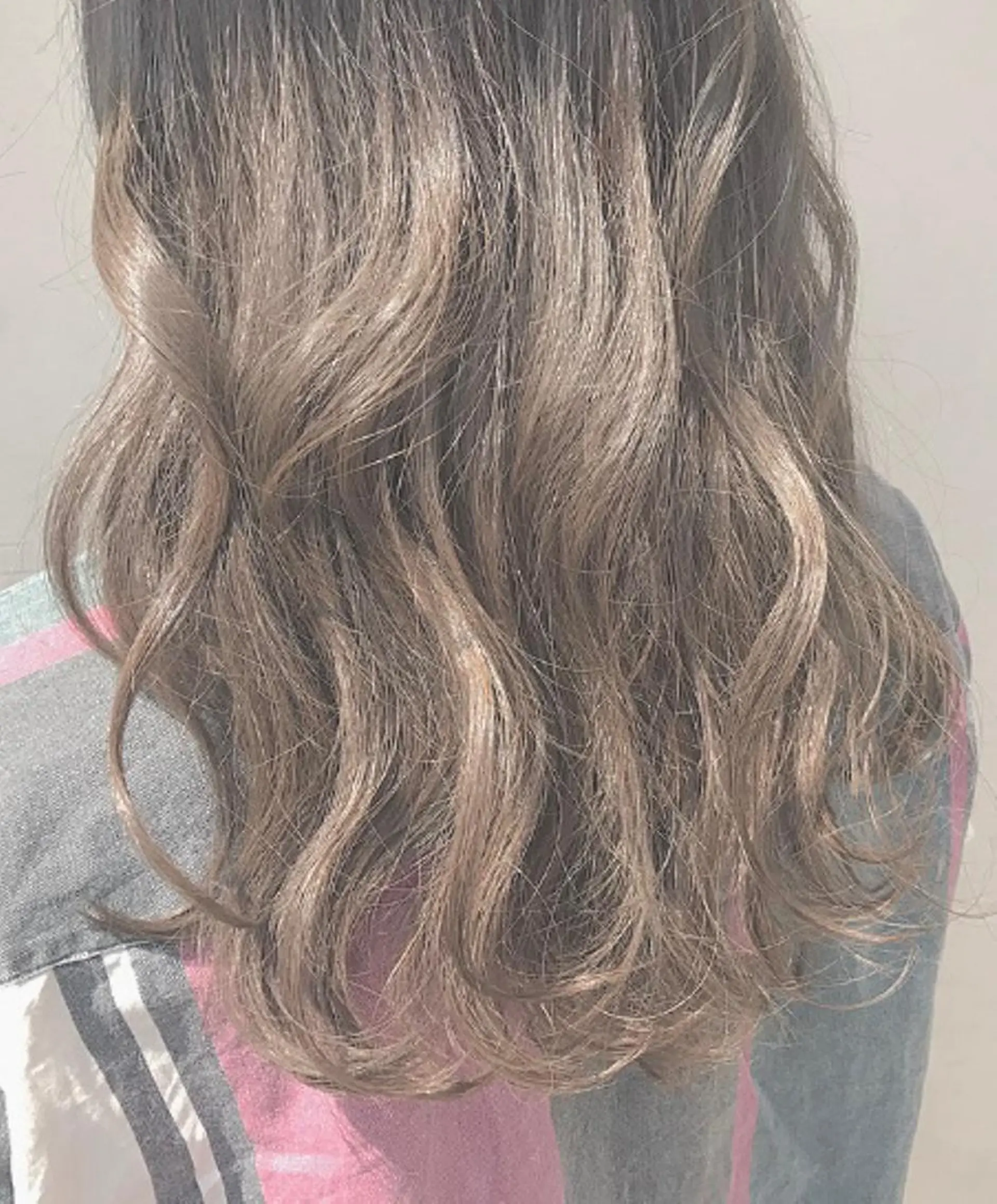 セミロング カラー パーマ 透明感カラー グレージュ ハイライトカラー ハイライト ヘアカラー トリートメント ニシダヒカリ🌙 髪質改善×似合わせのヘアスタイル