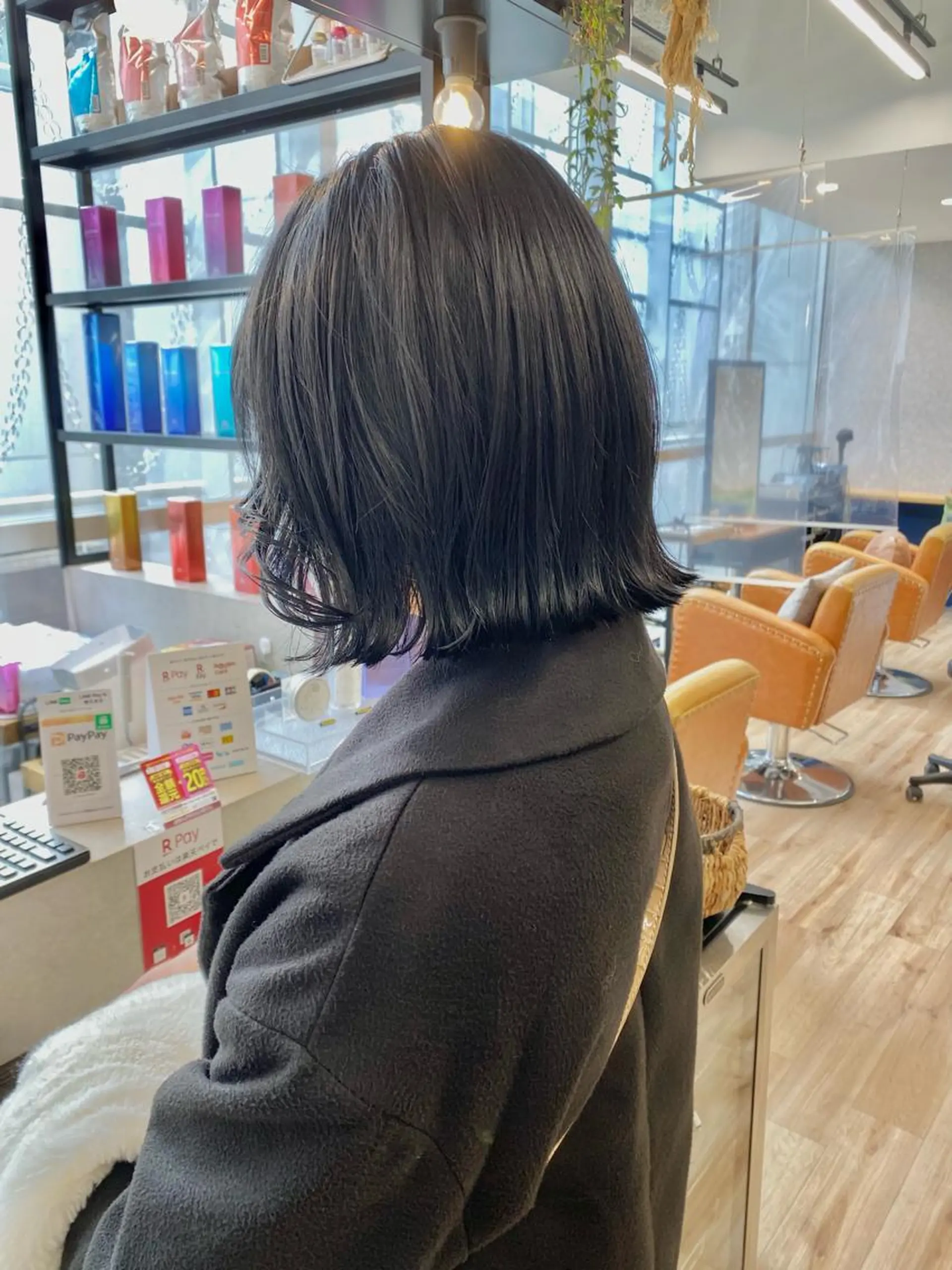 ショート カラー 黒髪 ブルーカラー ブルーブラック ✨️今だけ無料✨️ 鶴田みなみのヘアスタイル