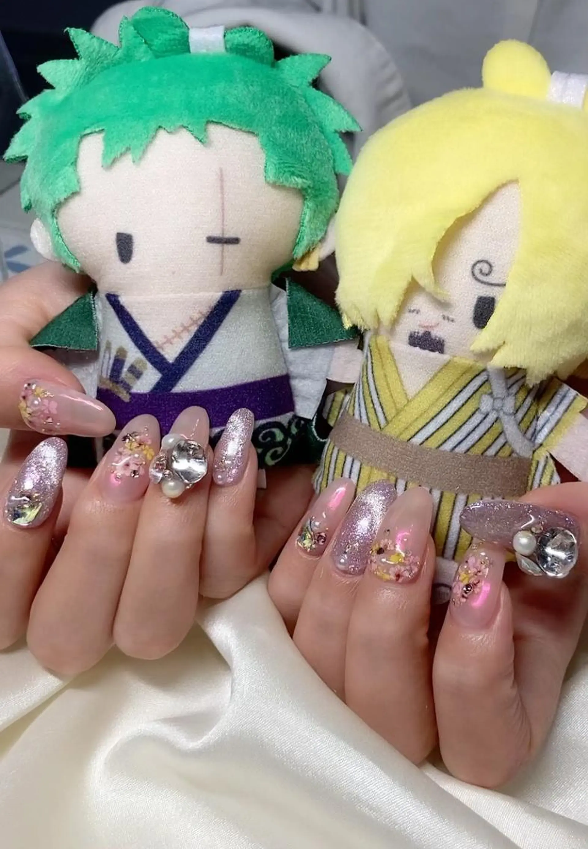 ネイル マツエク・マツパ アイブロウ 韓国風マツエク パリジェンヌラッシュリフト まつげパーマ ワンホンマツエク 長さ出し ハンドネイル Nail&eye Belire 新宿のネイルデザイン