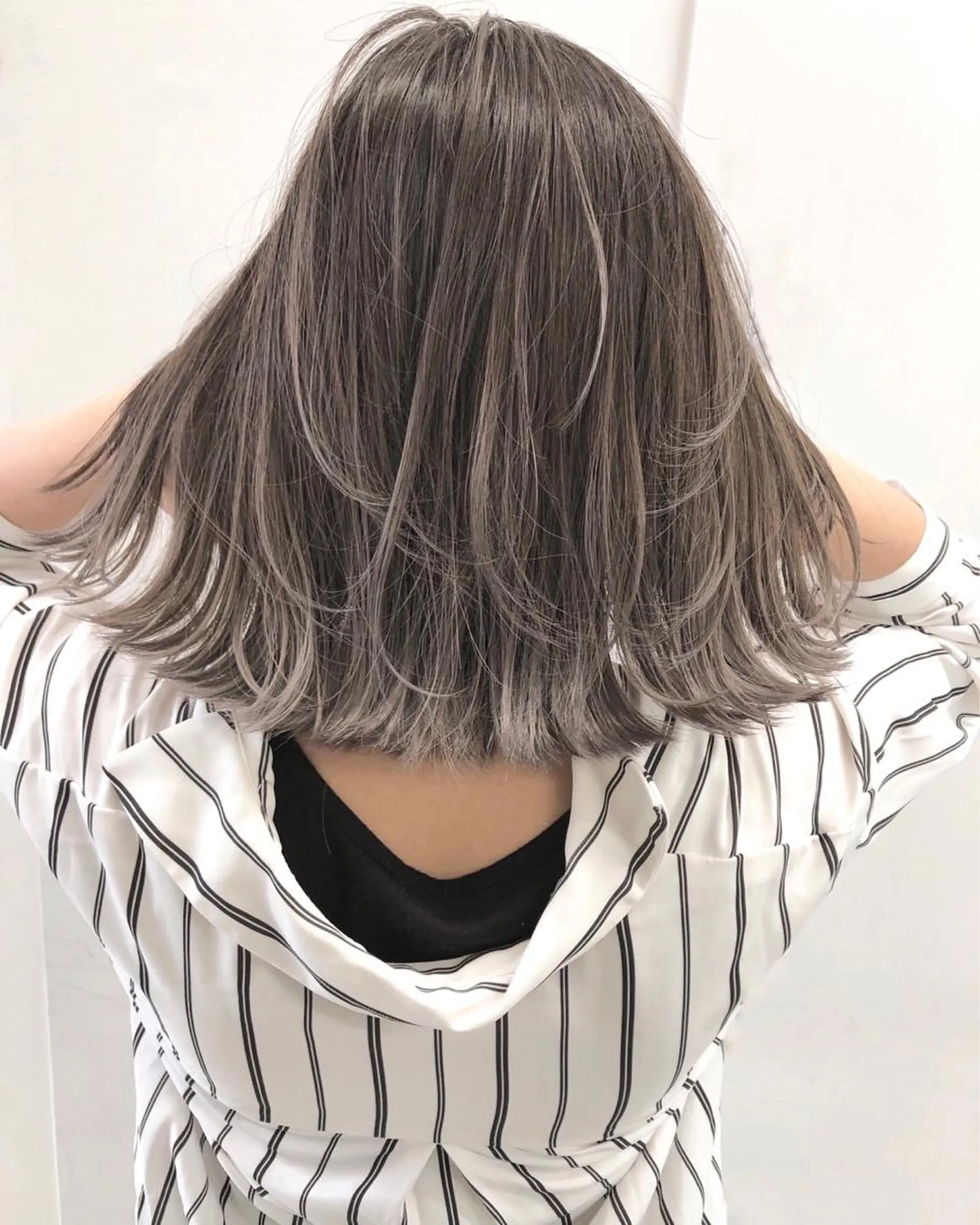 ミディアム カラー ヘアアレンジ バレイヤージュ ベージュカラー ホワイトベージュ レイヤーカット 🦄インナーカラー 🦄貫井彩花のヘアスタイル