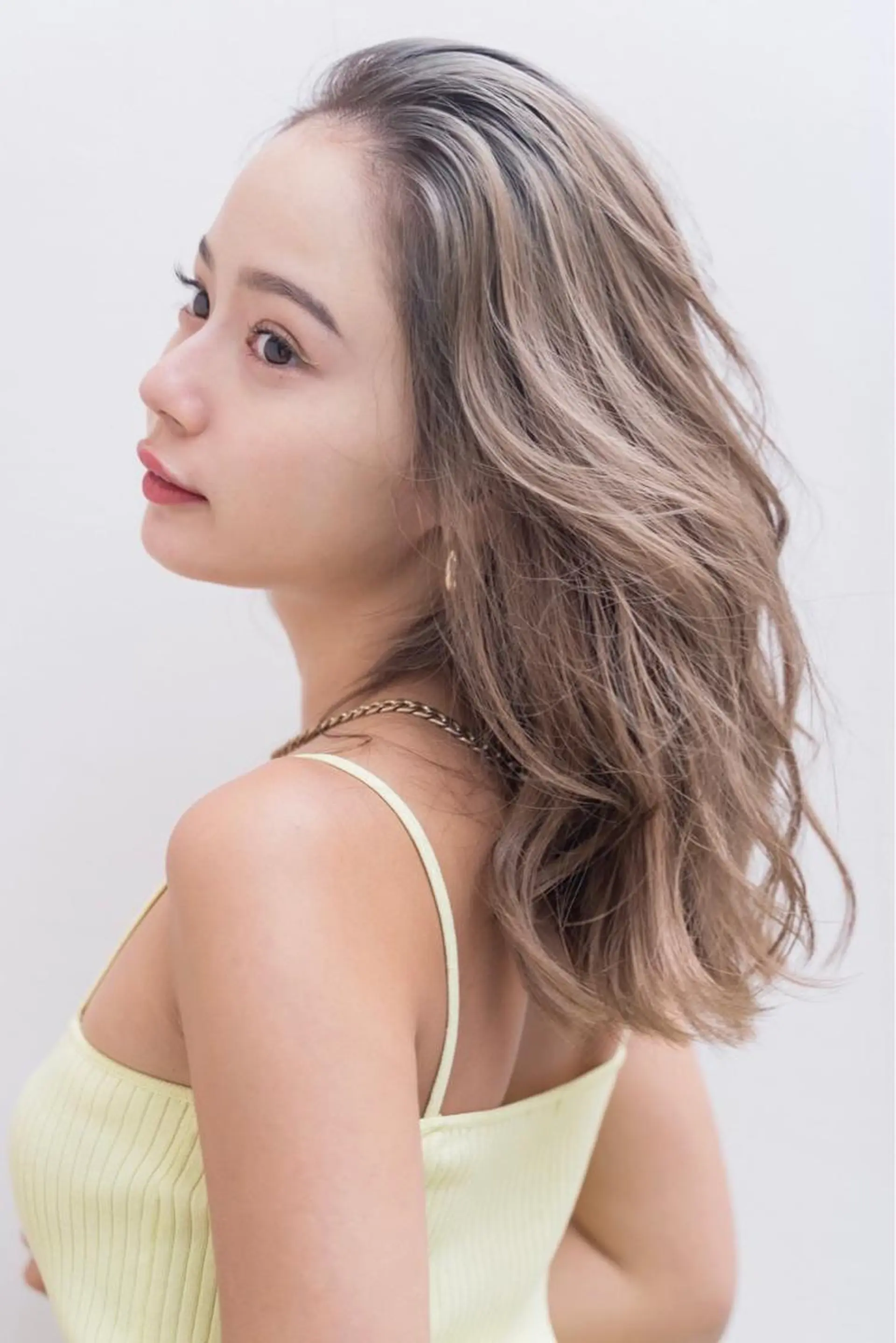 ミディアム カット ヘアカラー トリートメント ヘアセット ハイトーン/レイヤー 💜Akaneのヘアスタイル