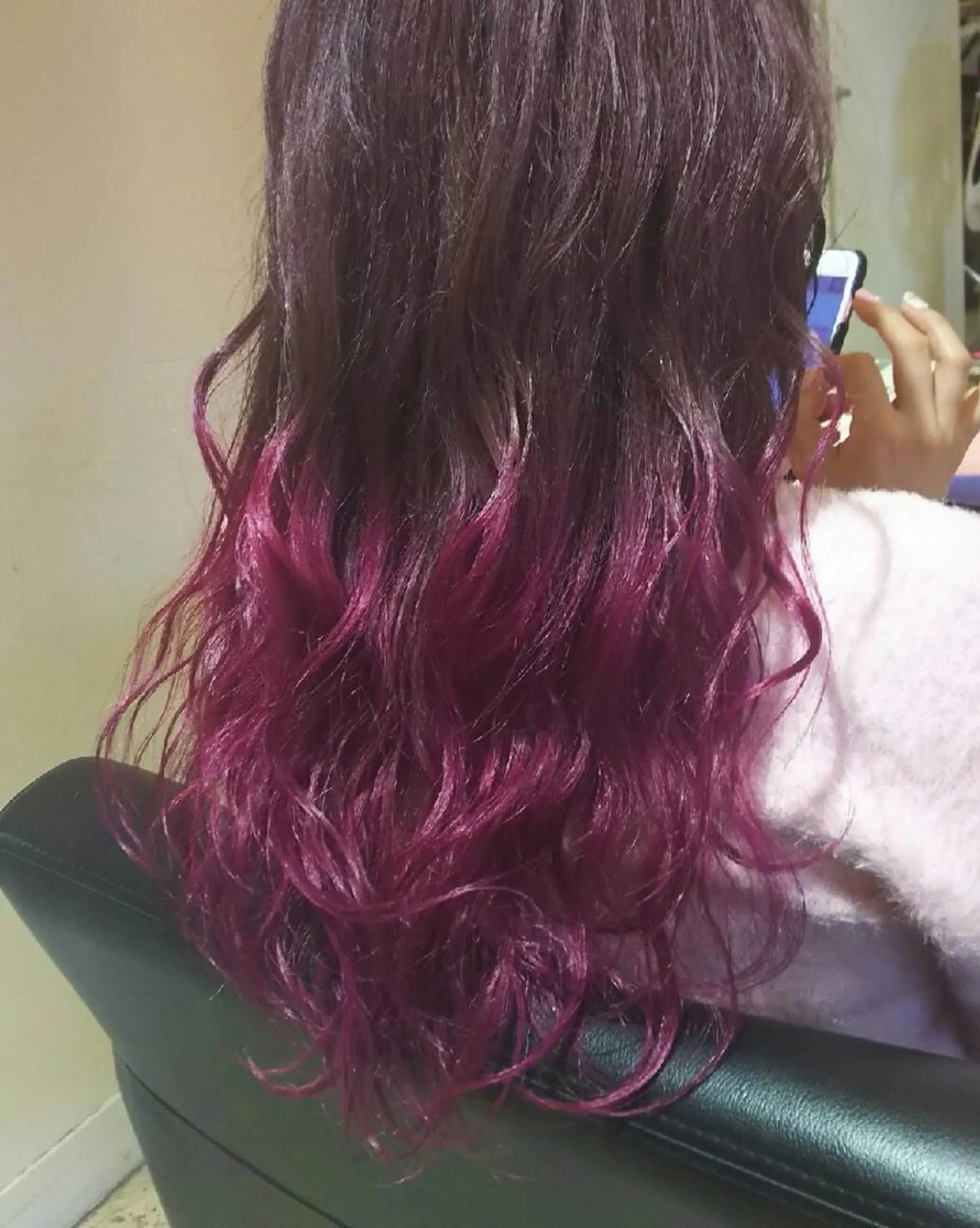 セミロング カラー グラデーションカラー ピンクカラー バイオレットカラー SHAFT Ieiriのヘアスタイル