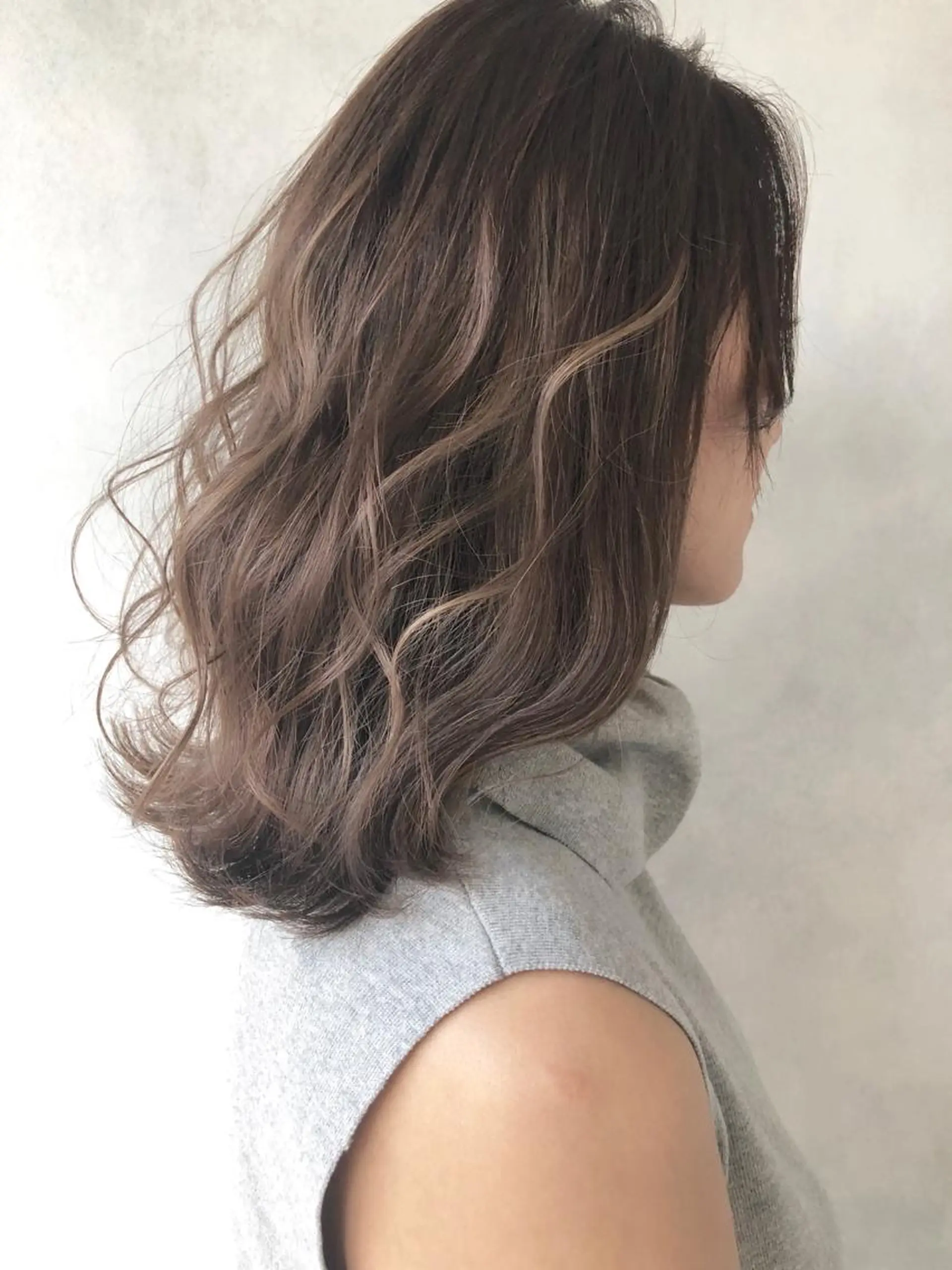 ミディアム ハイライト 小澤大輔 YOLO hairのヘアスタイル
