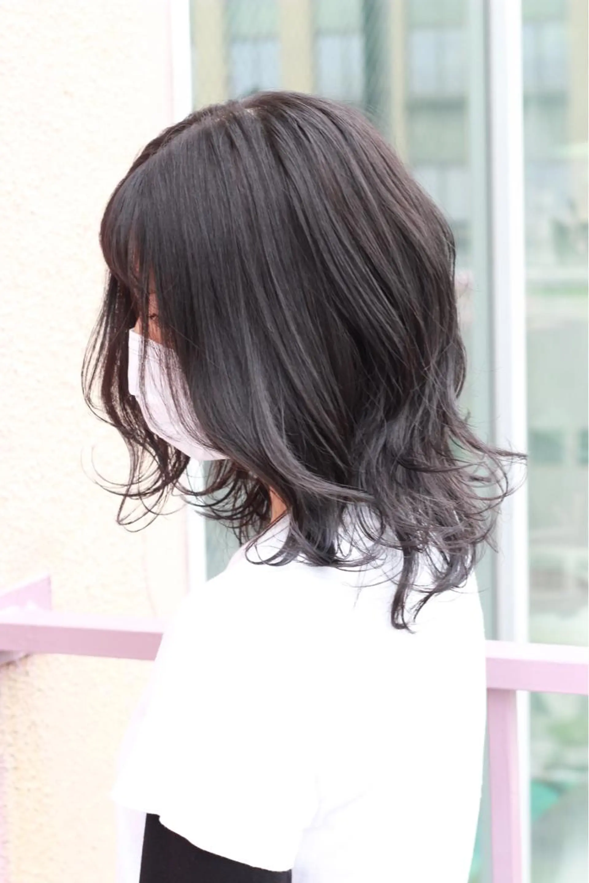 ミディアム カラー 黒髪 シルバー カット ヘアカラー Viage （ビアージュ）のヘアスタイル