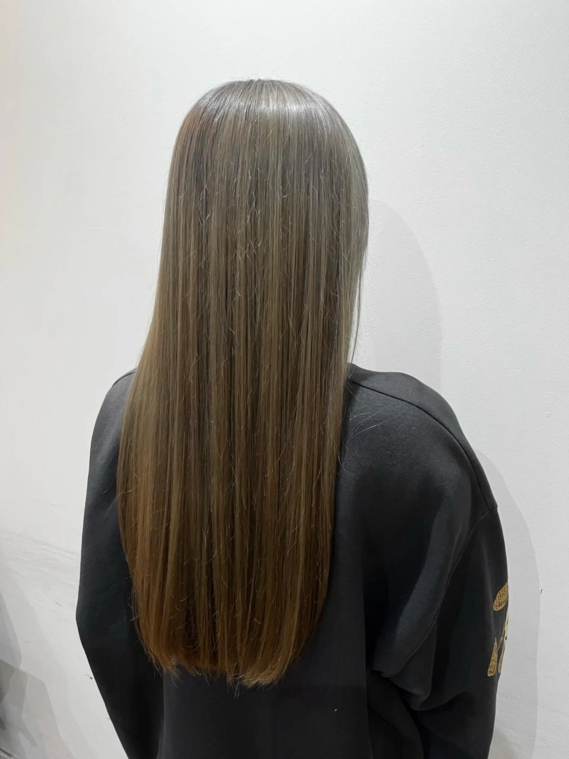 ロング カラー ブリーチ ダブルカラー グレージュ ハイライトカラー ハイトーンカラー LadyBeetle 山本泰史のヘアスタイル