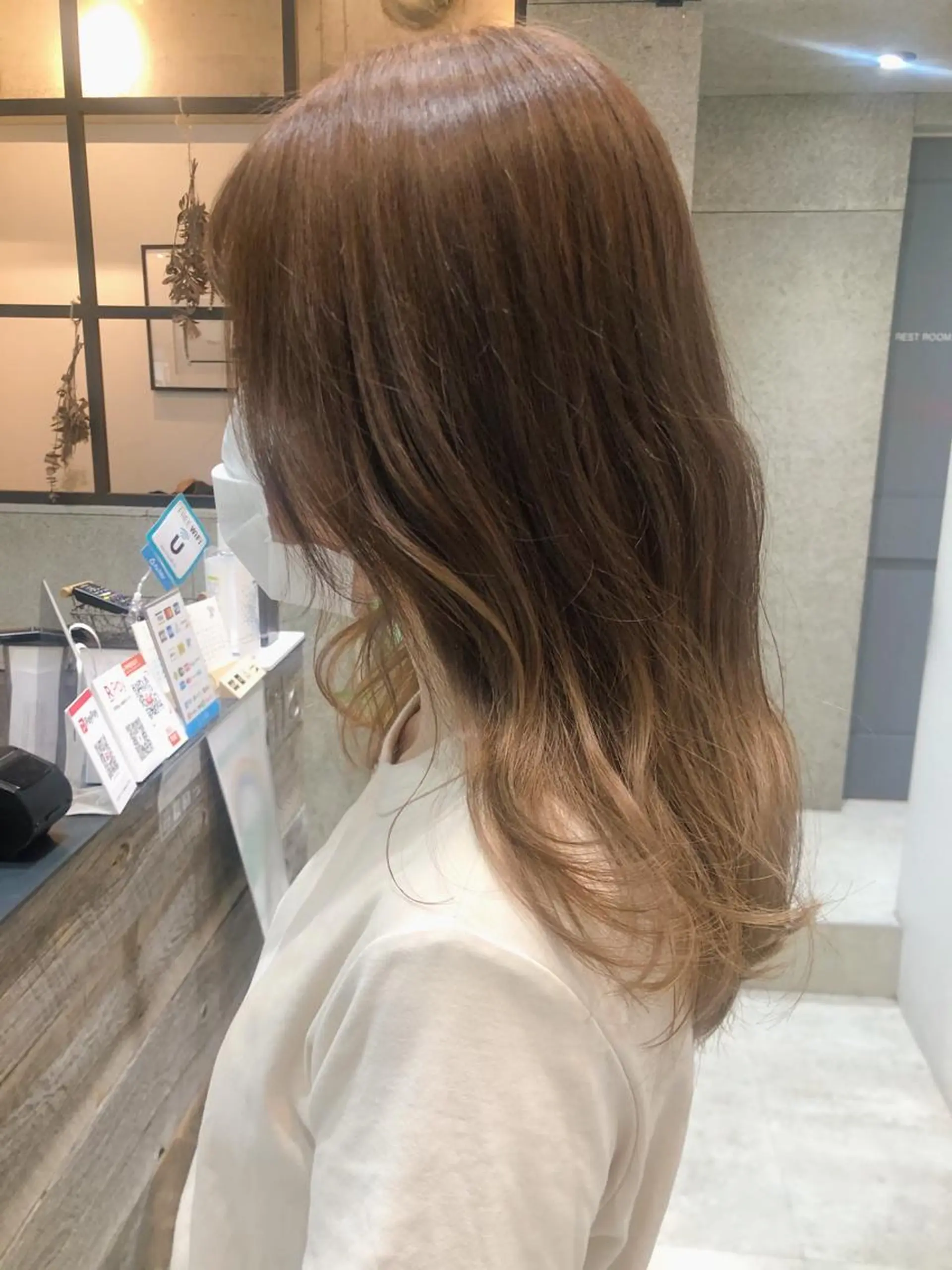 セミロング カラー ベージュカラー ブリーチ 透明感カラー グラデーションカラー ブリーチなしカラー ヘアカラー トリートメント 🌿ニュアンス/髪質 改善🌿Fukudaのヘアスタイル