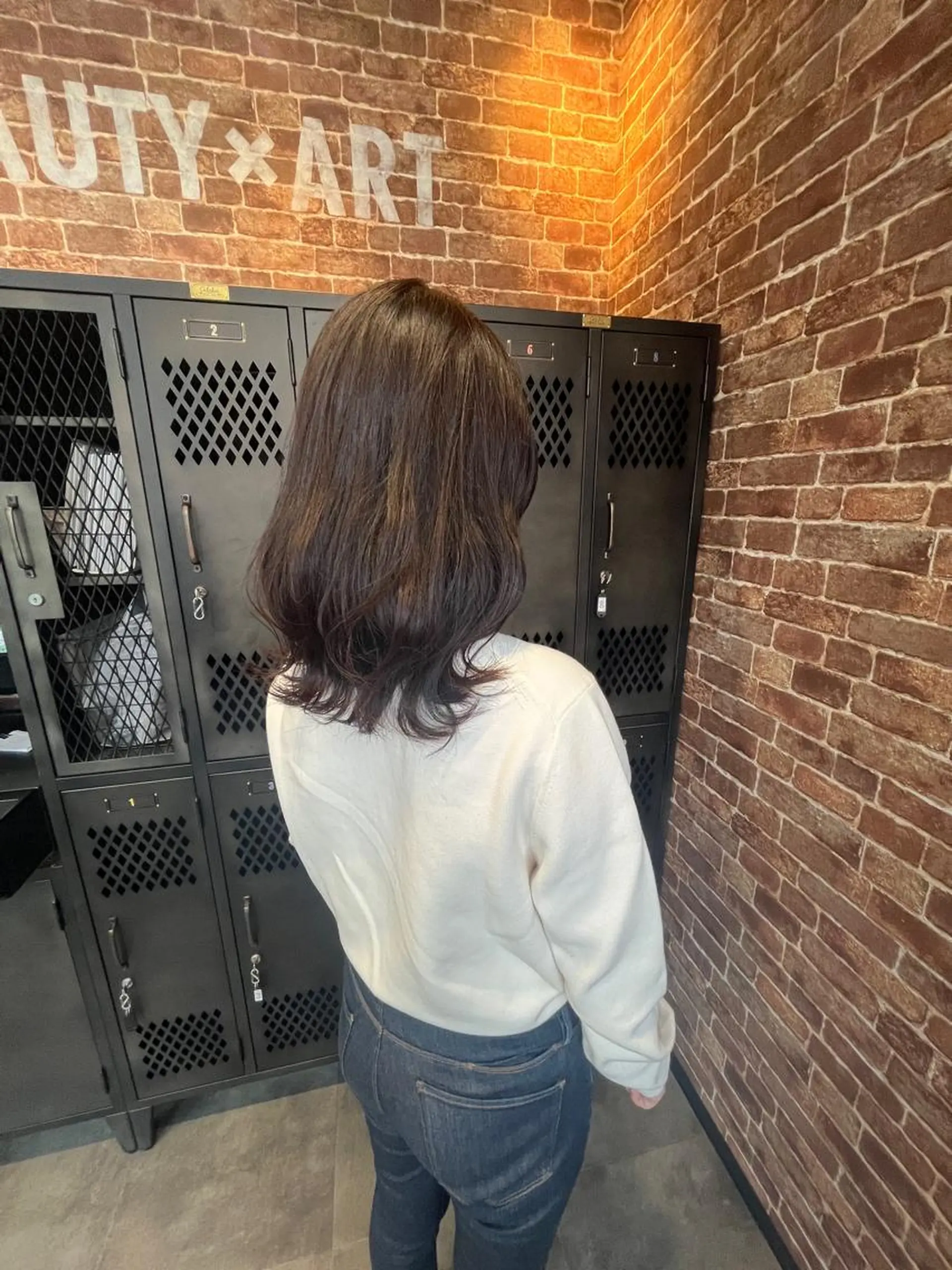 セミロング カラー パーマ ヘアアレンジ メンズ キッズ ネイル マツエク・マツパ アイブロウ メンズハイライト メンズパーマ セミロングパーマ ブラウンカラー ケアカラー 久木原 ゆりのヘアスタイル