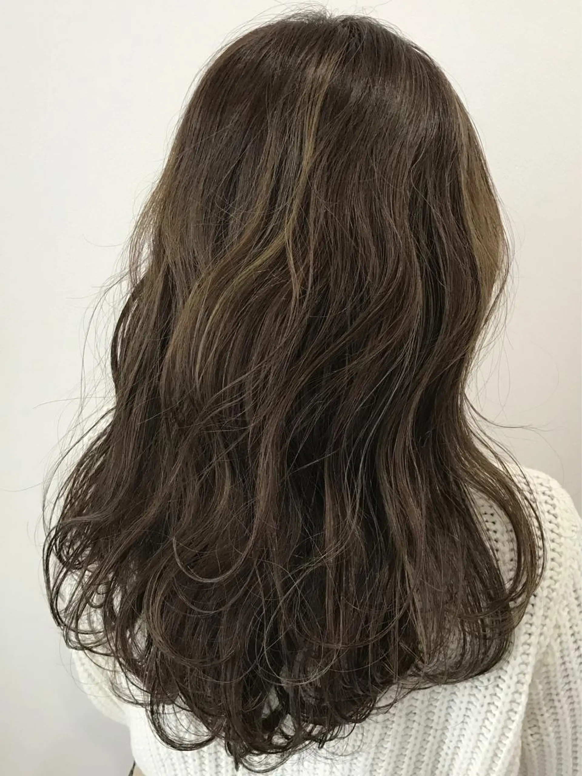 セミロング カラー アッシュ ベージュカラー ハイライトカラー ハイライト 若杉 諒のヘアスタイル