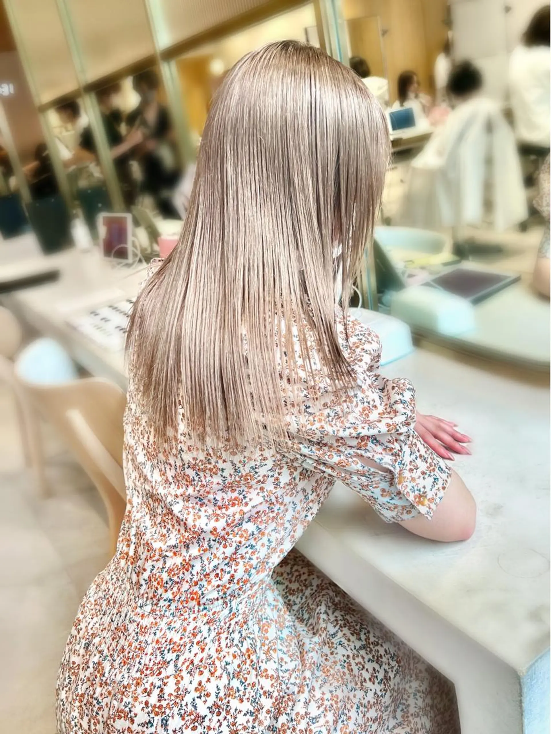 ミディアム カラー ベージュカラー 透明感カラー グレージュ ボブ ヘアカラー トリートメント ヘアセット レイヤー専門家 ダブルカラー修のヘアスタイル