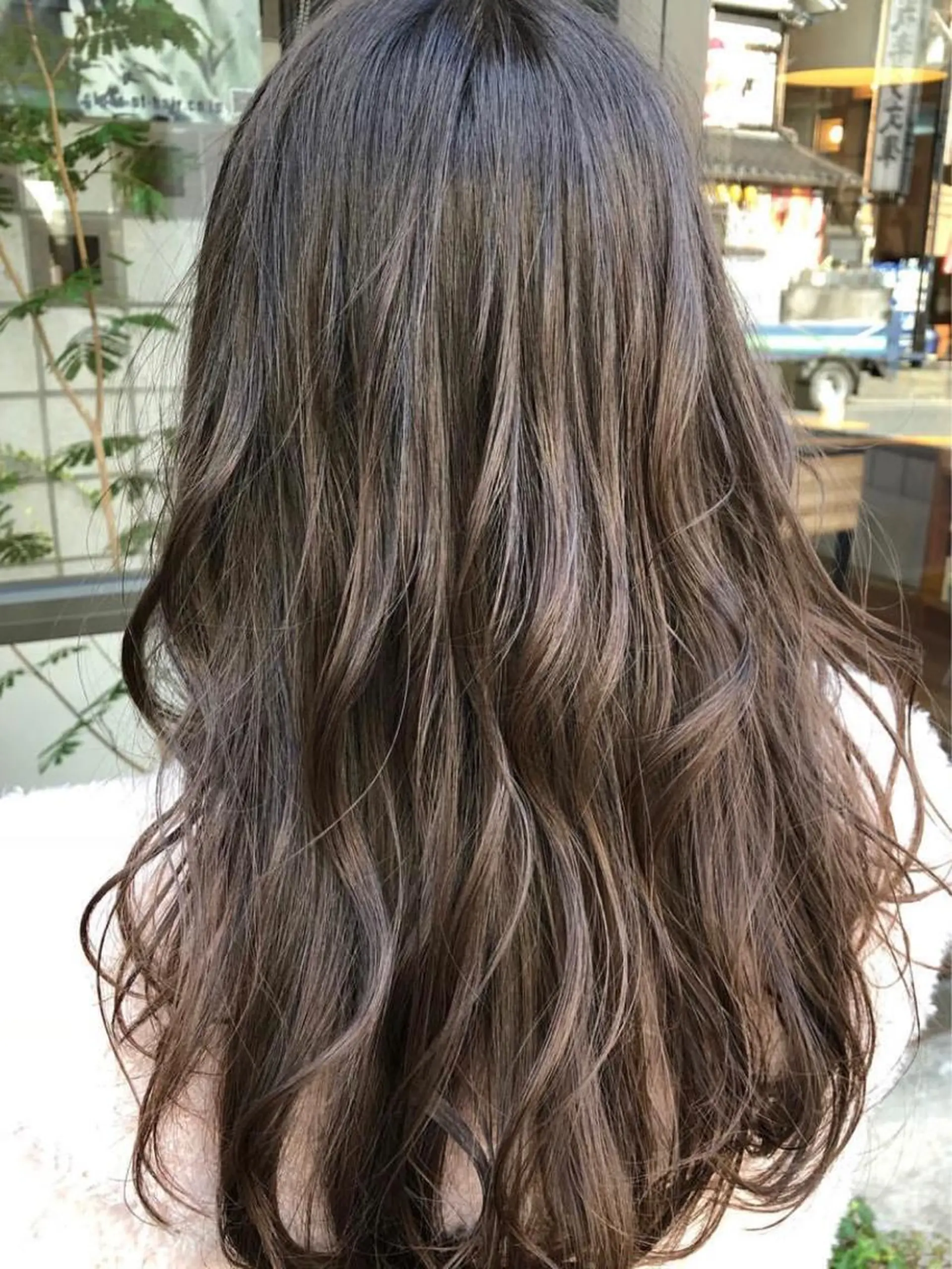 セミロング ハイライト 松本  夏海のヘアスタイル