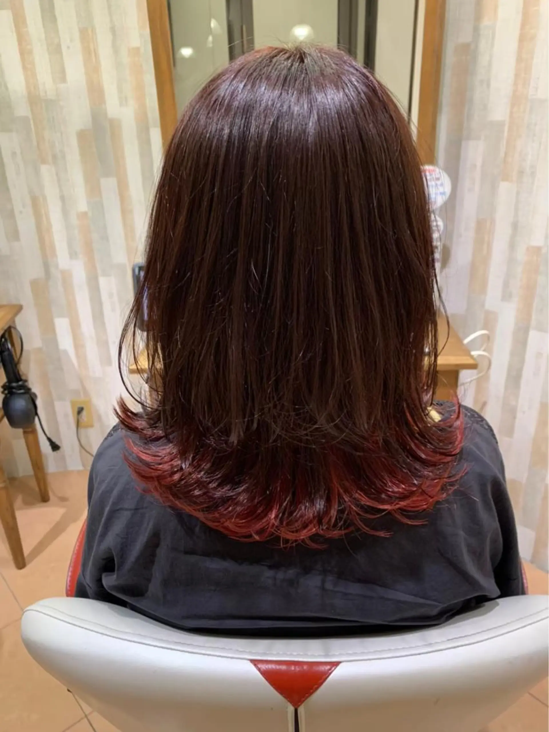 セミロング カラー ブリーチ EARTH 福岡天神赤坂店のヘアスタイル
