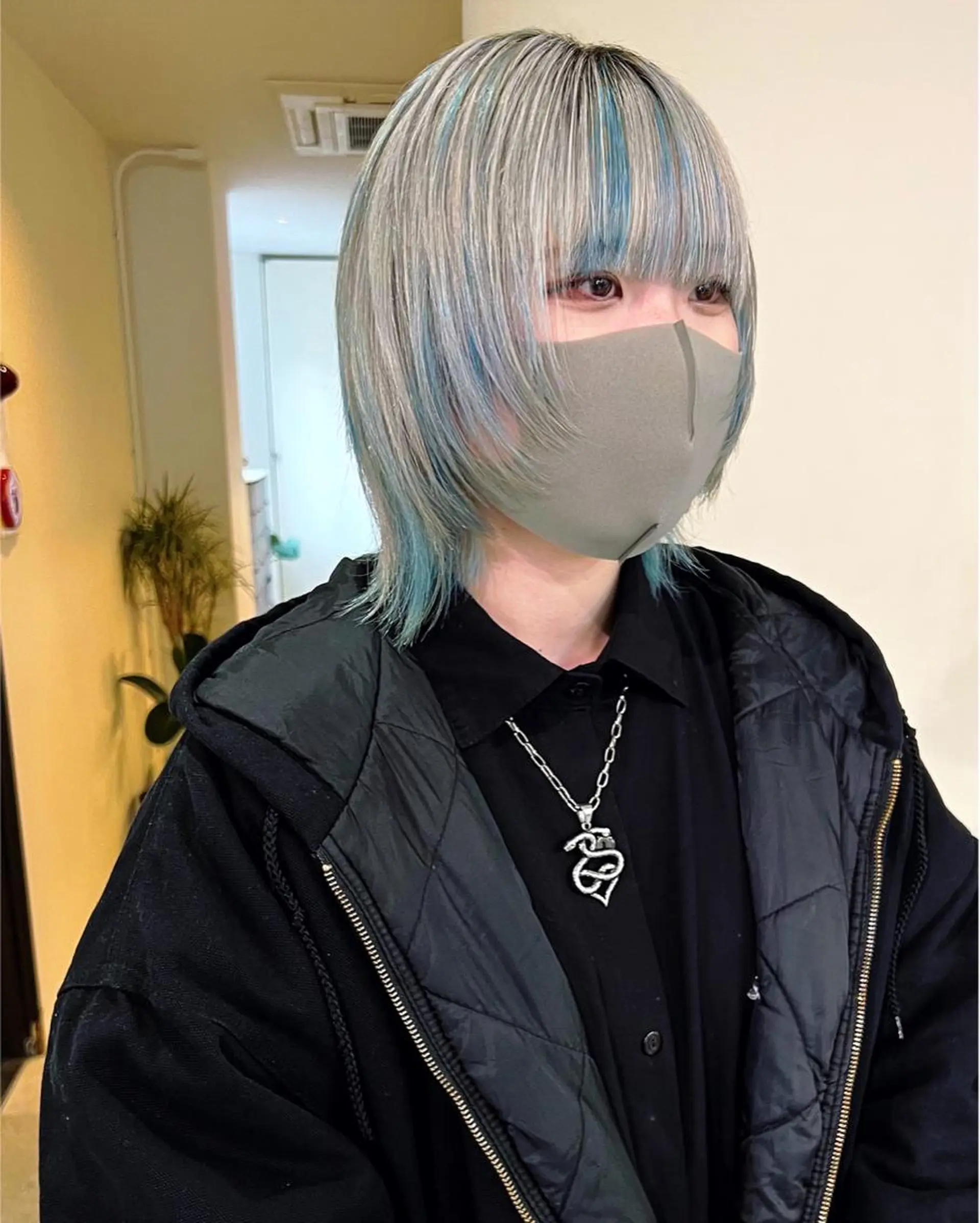 ショート カラー ブルーカラー デザインカラー RAIMA ケアハイトーンのヘアスタイル