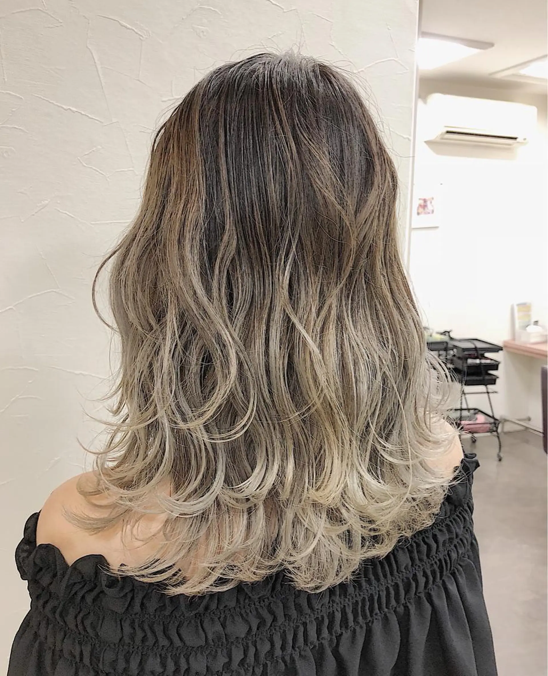 セミロング カラー バレイヤージュ シルバー レイヤーカット ノンダメージ髪質改善 カラー💎/KURAのヘアスタイル