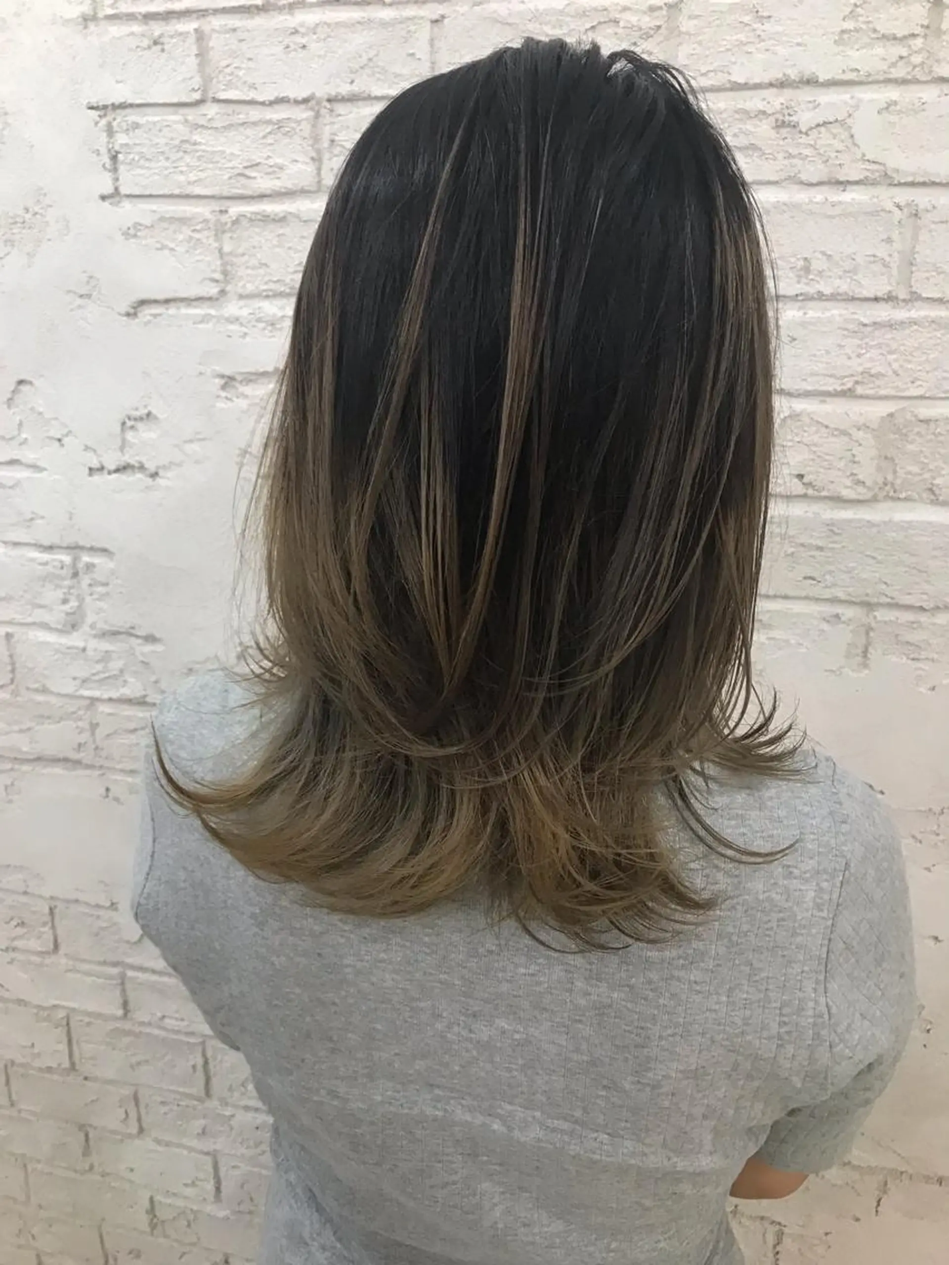 ミディアム レイヤーカット 🇺🇸ハイライト特 化美容師🇺🇸漆沢のヘアスタイル