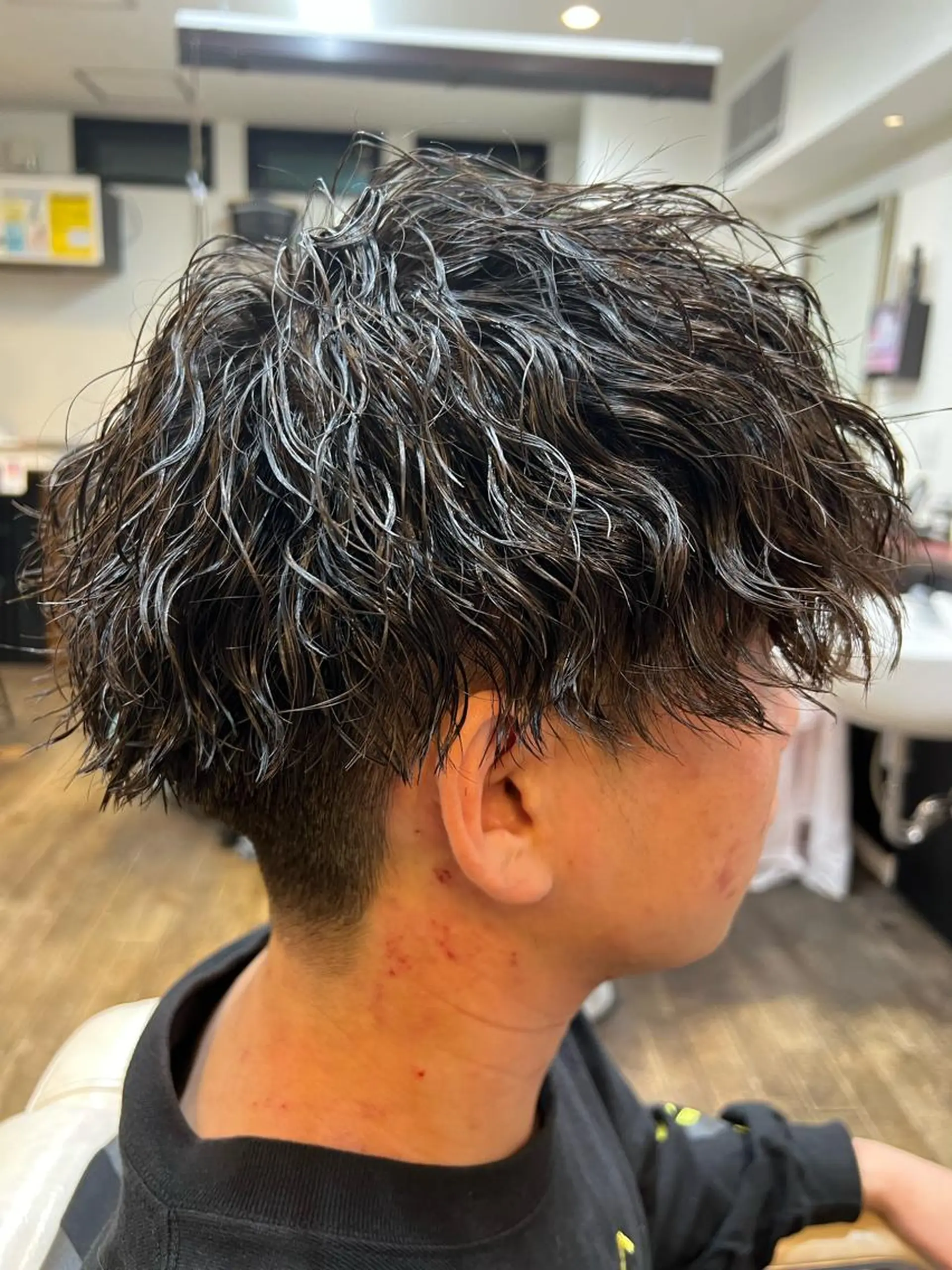 ショート パーマ メンズ 二本木 秀成のヘアスタイル