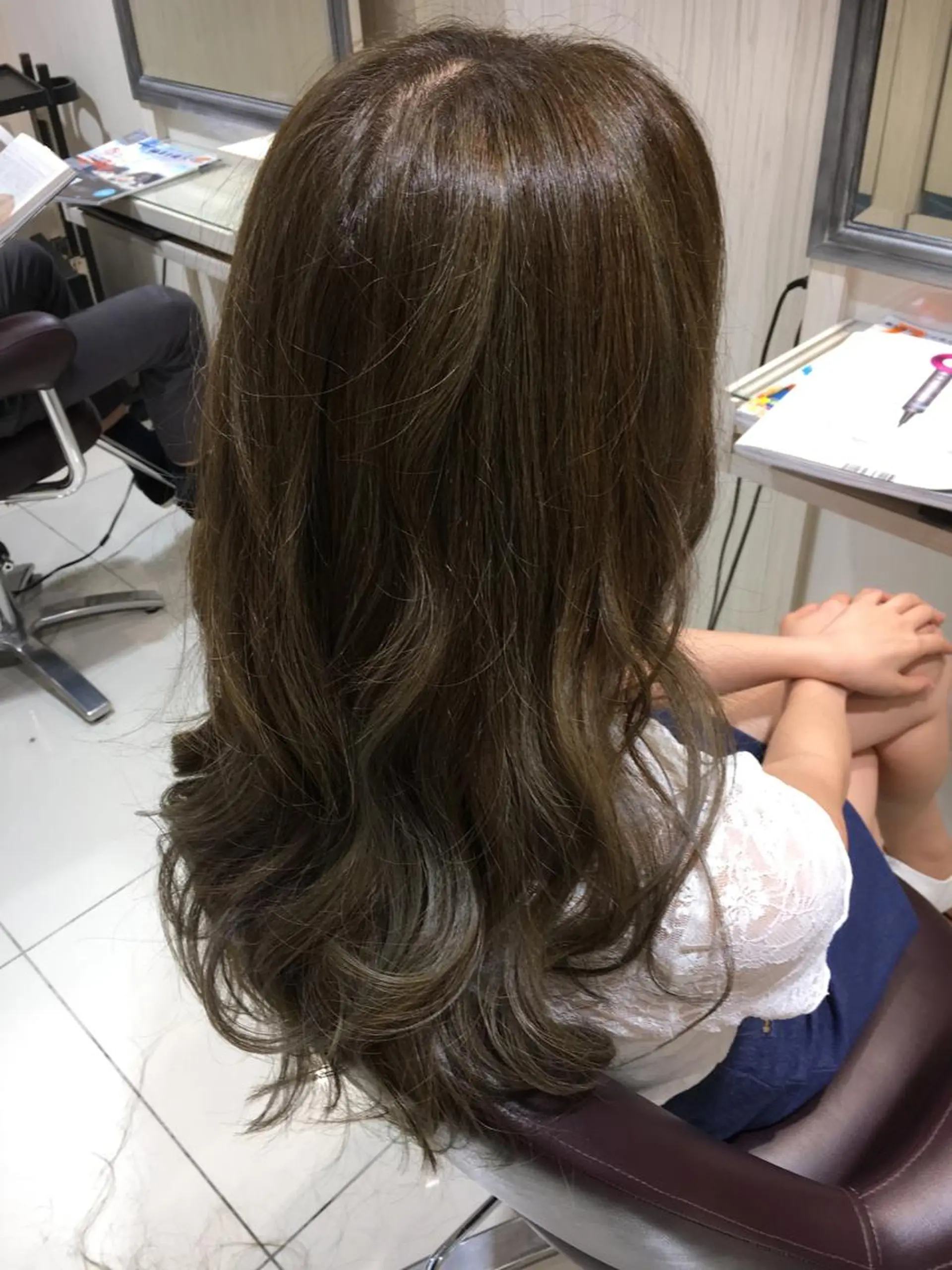 ミディアム セミロング ロング カラー グレージュ ハイライトカラー ハイライト ✨艶髪✨透明感✨ 山内大樹のヘアスタイル
