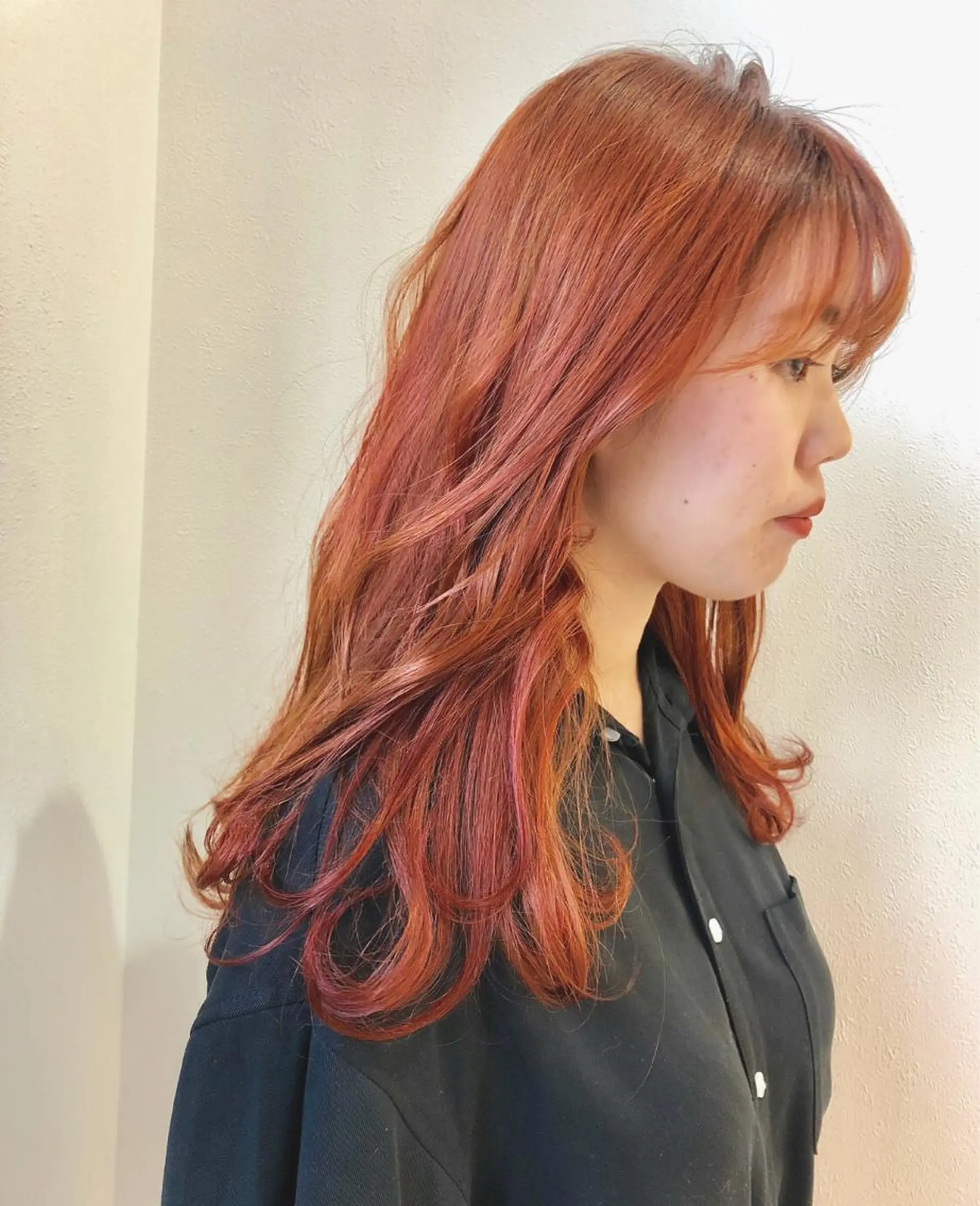 セミロング カラー オレンジ 岩田 萌那のヘアスタイル